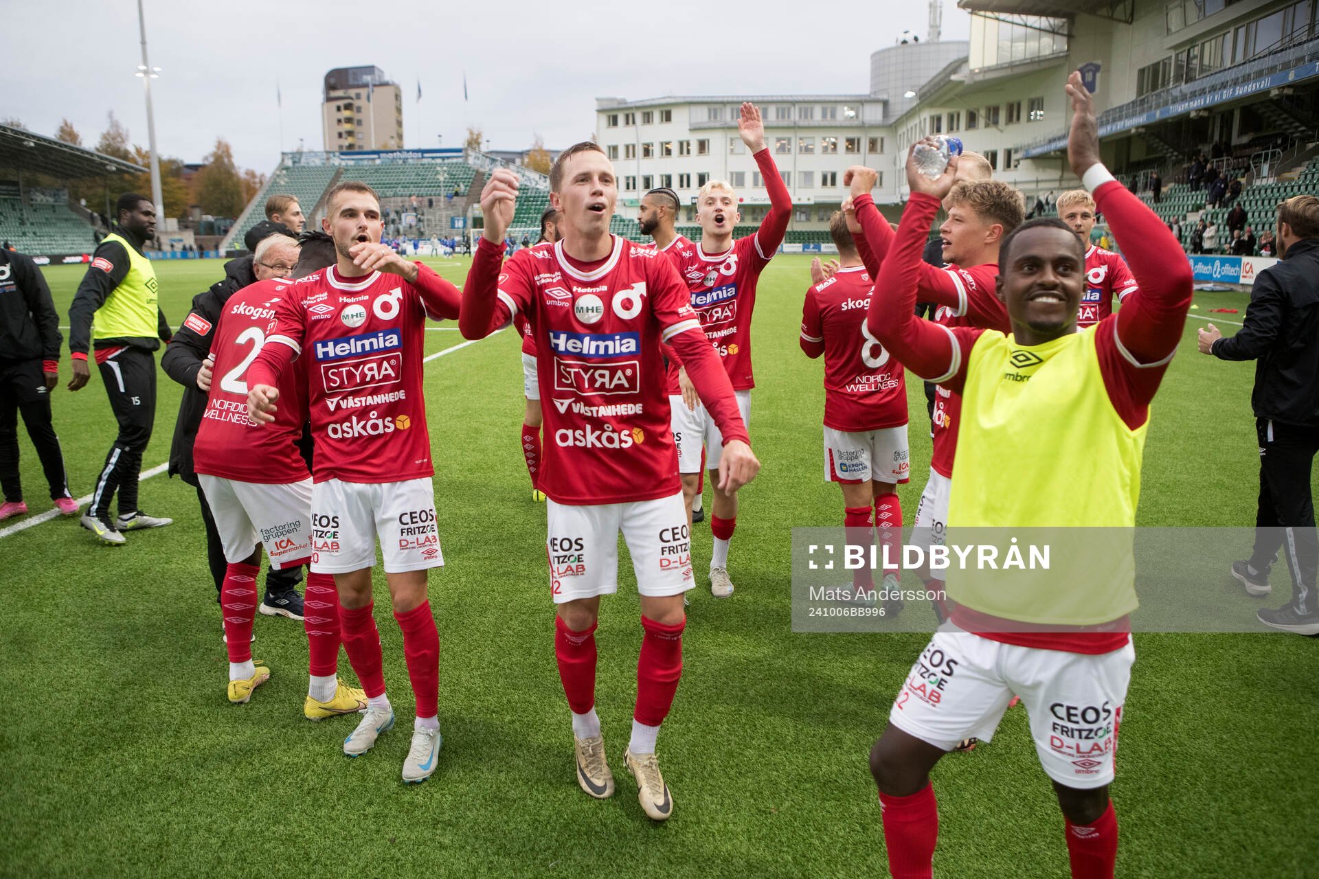 Degerfors spelare jublar