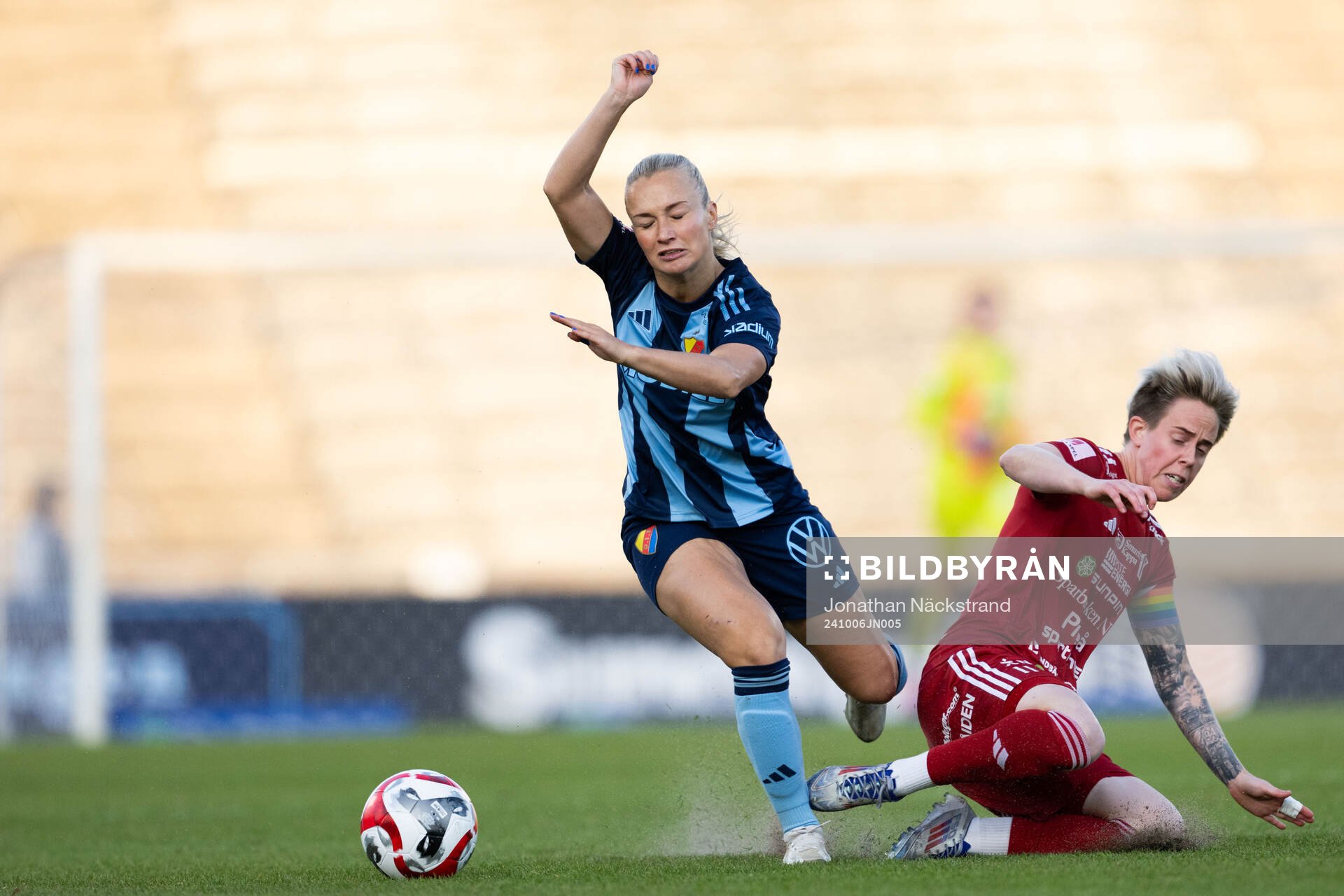 Djurgårdens Tove Almqvist och Piteås Cecilia Edlund