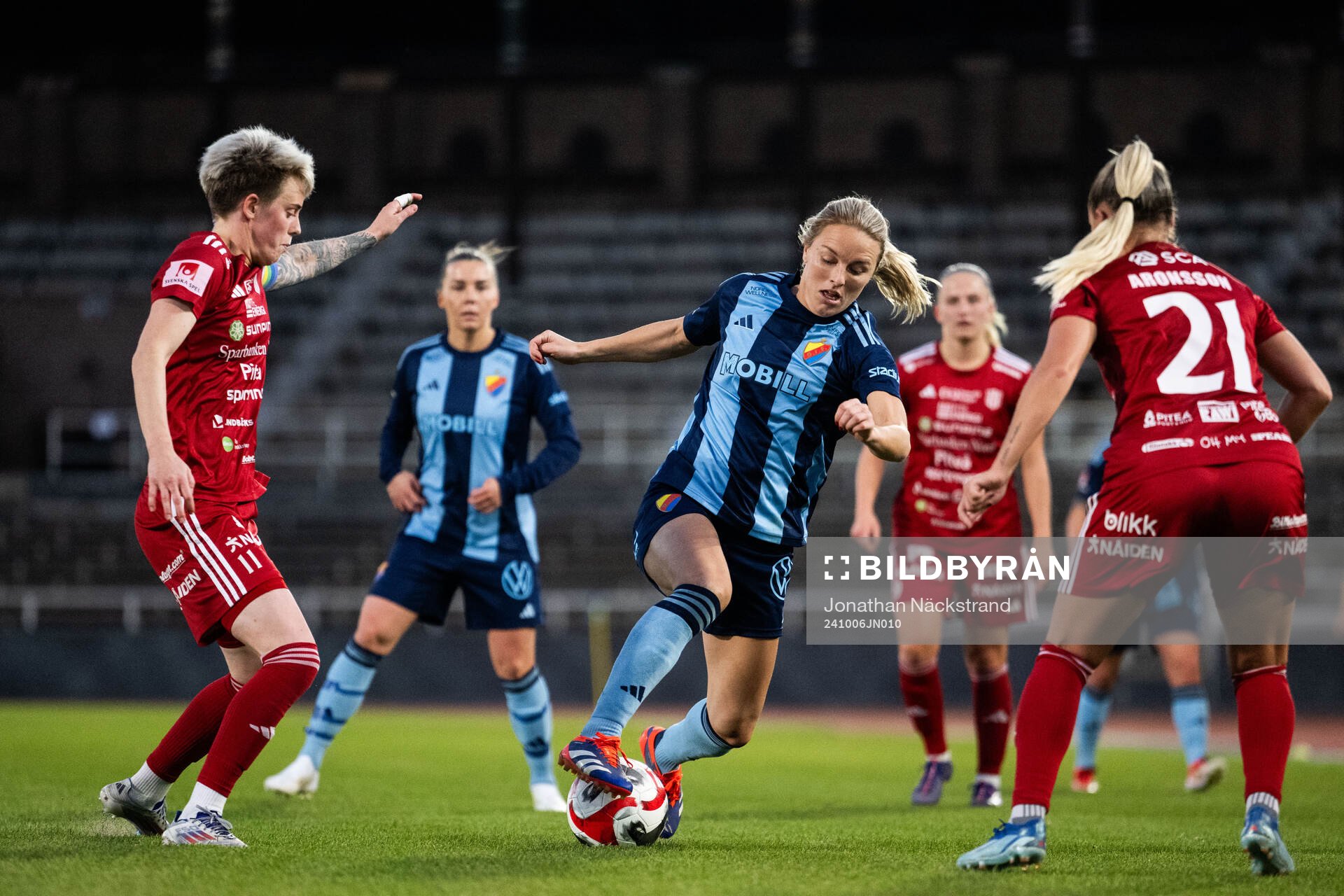 Piteås Cecilia Edlund och Djurgårdens Mimmi Larsson