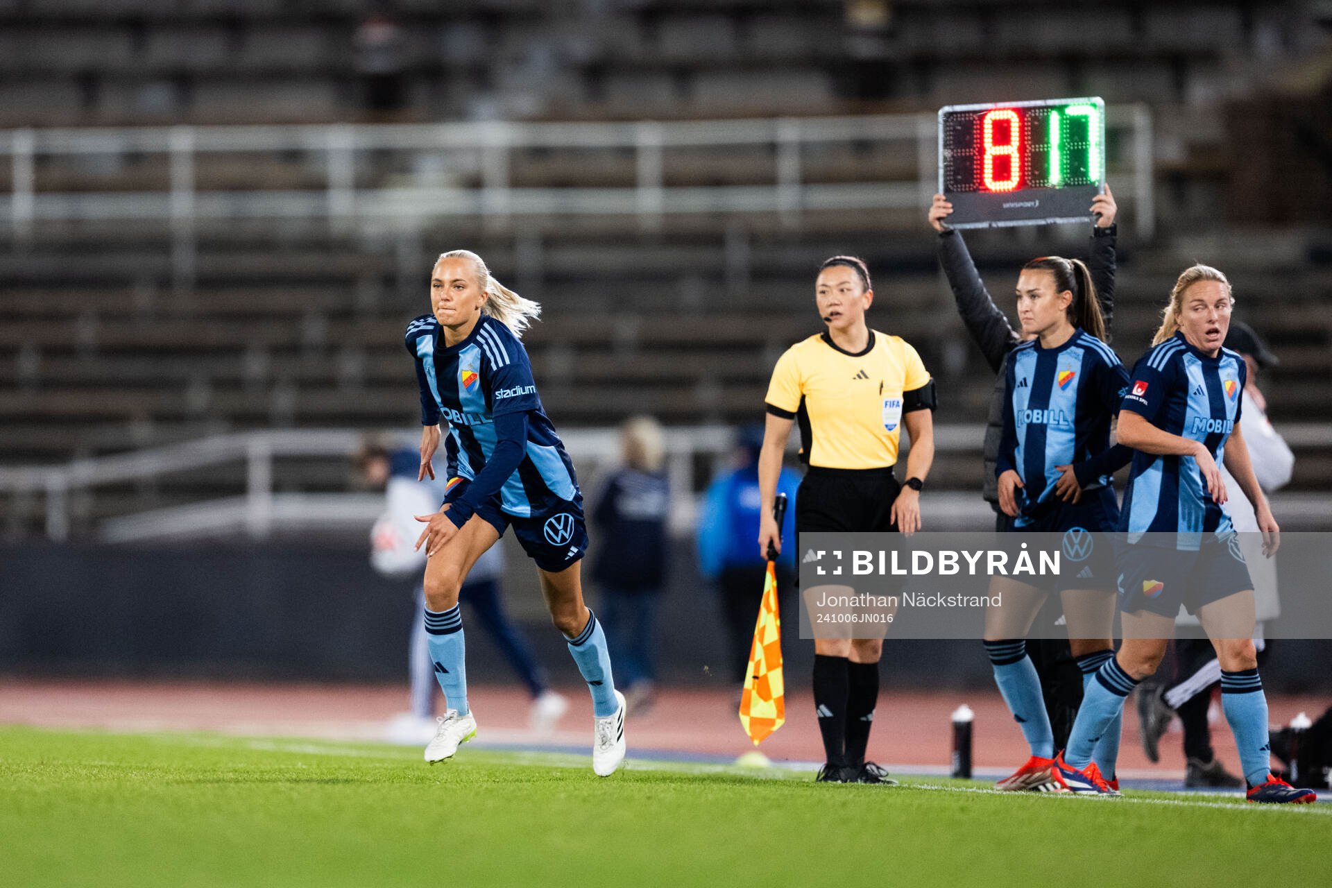 Djurgårdens Sara Lilja Vidlund byts in under fotbollsmatchen i Damallsvenskan mellan Djurgården och Piteå den 6 oktober 2024 i Stockholm.