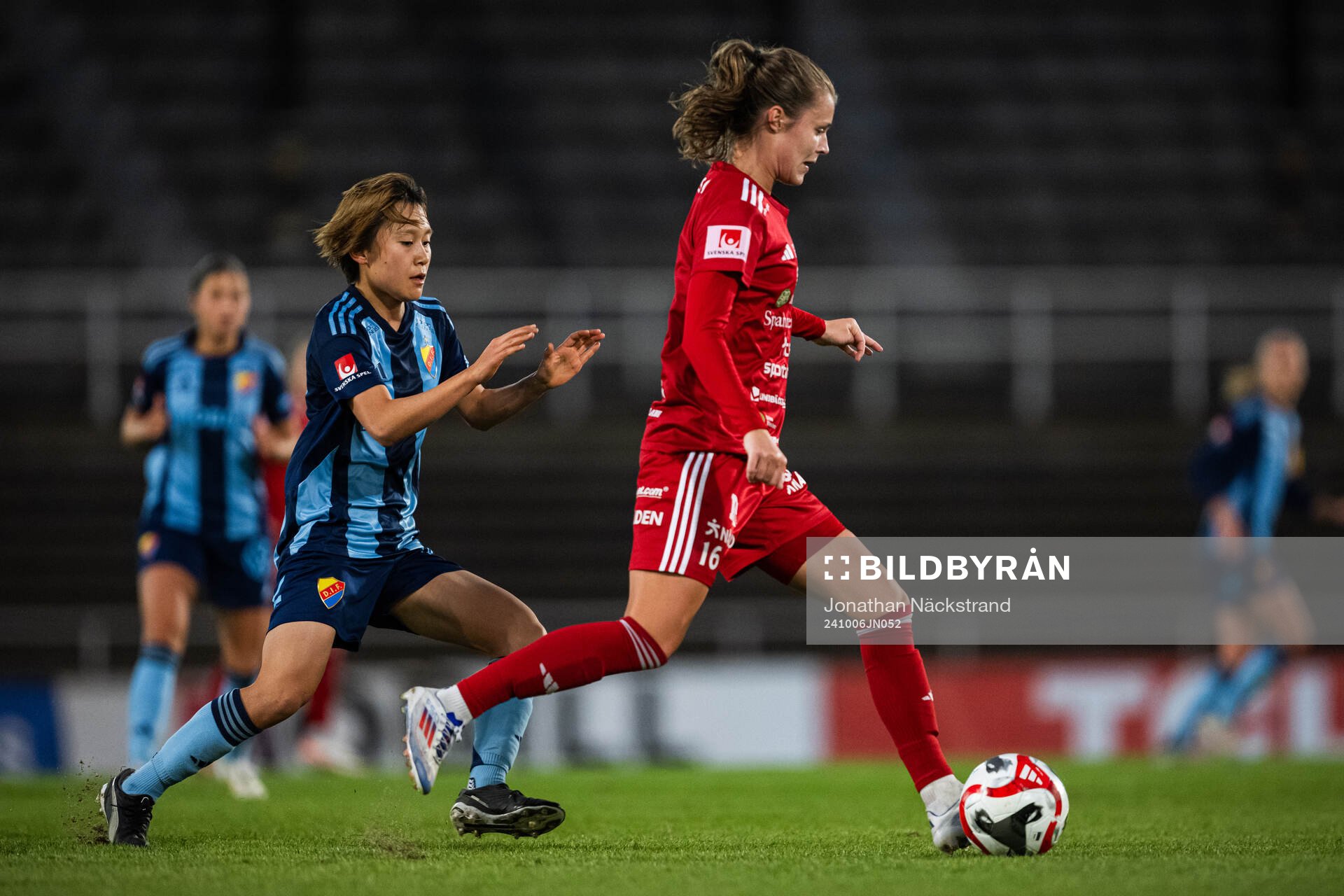 Djurgårdens Shinomi Koyama och Piteås Maja Green