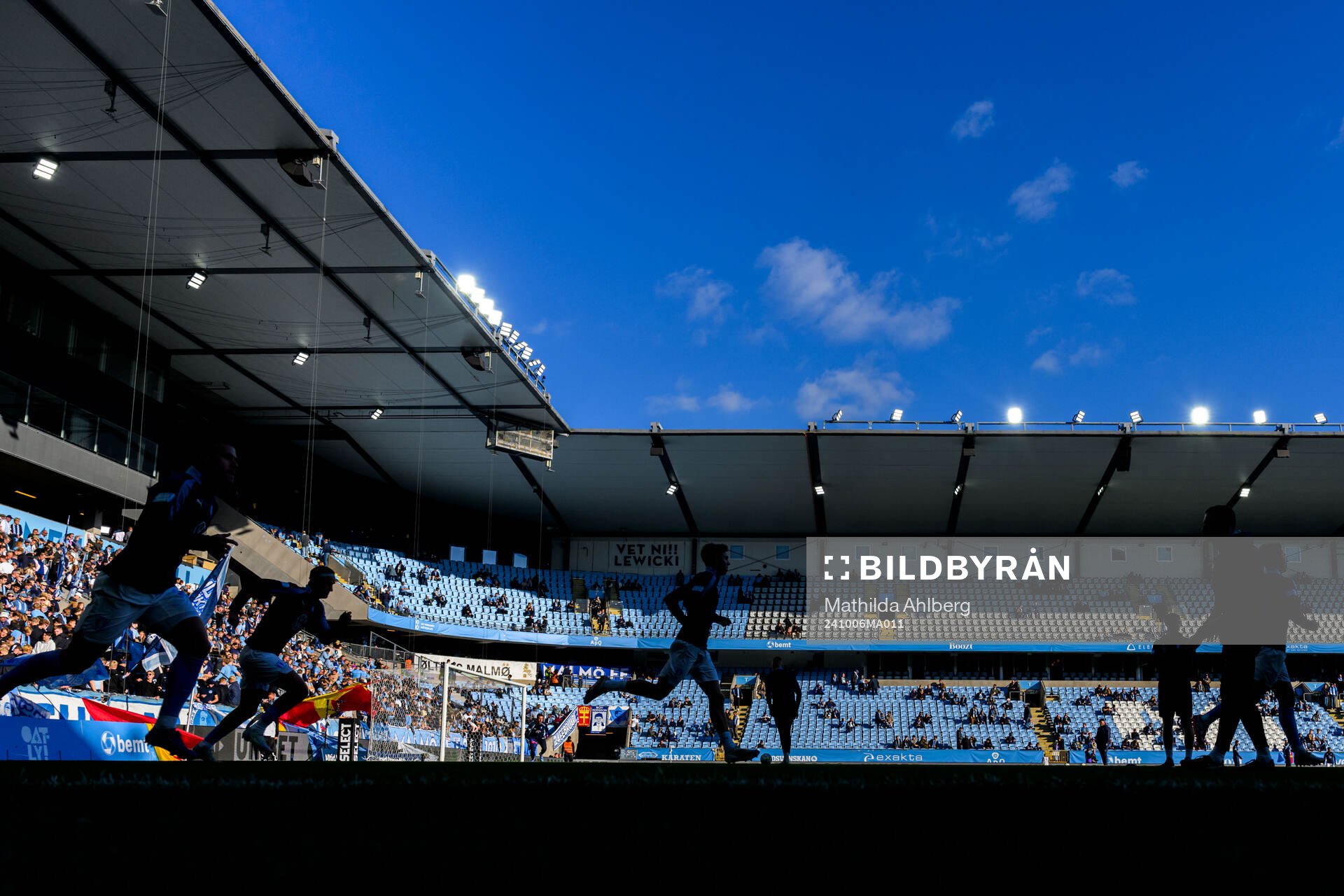 Malmö FF spelare värmer upp
