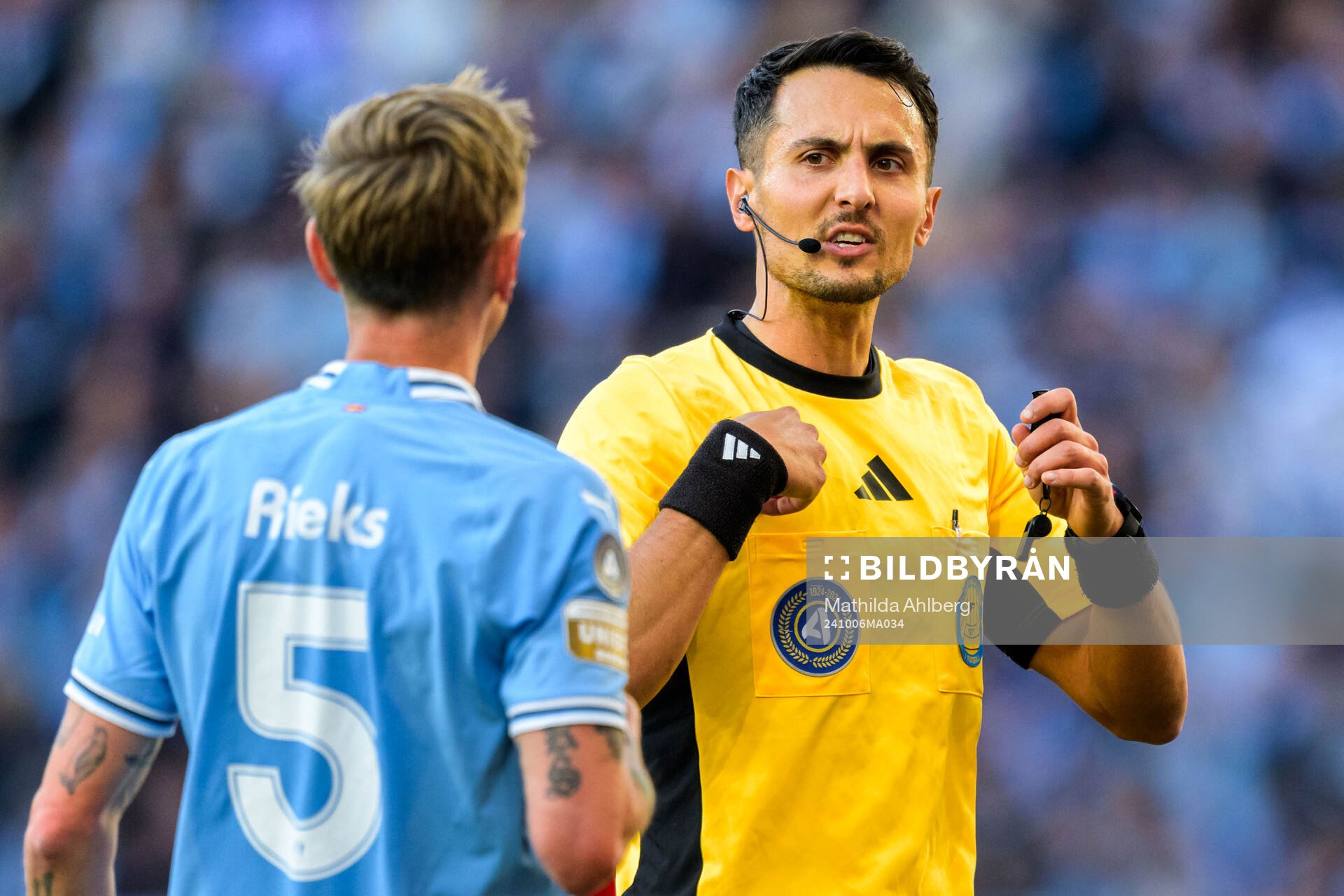 Malmö FFs Søren Rieks och Domare Adi Aganovic