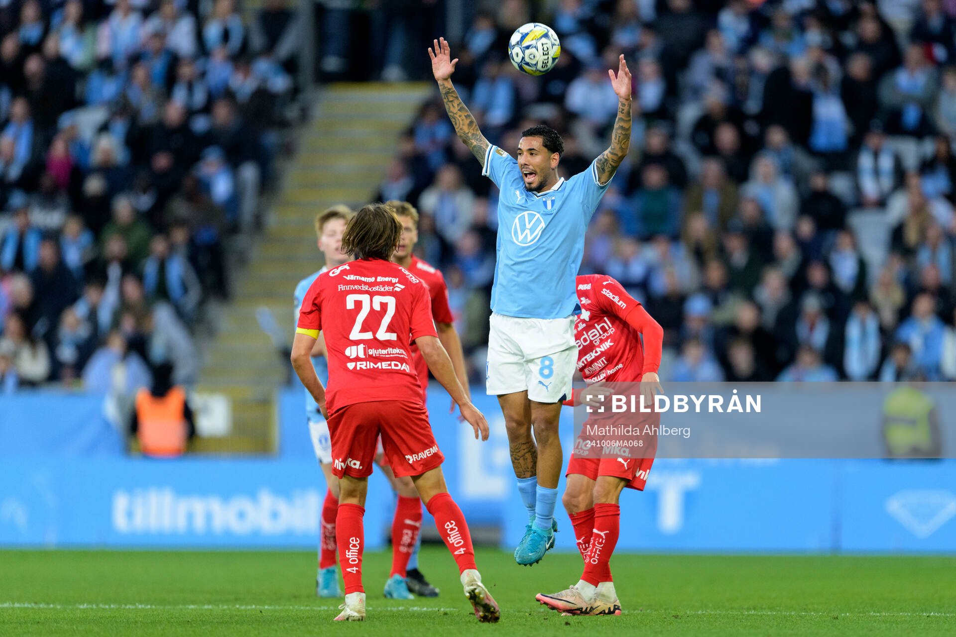 Malmö FFs Sergio Pena reagerar
