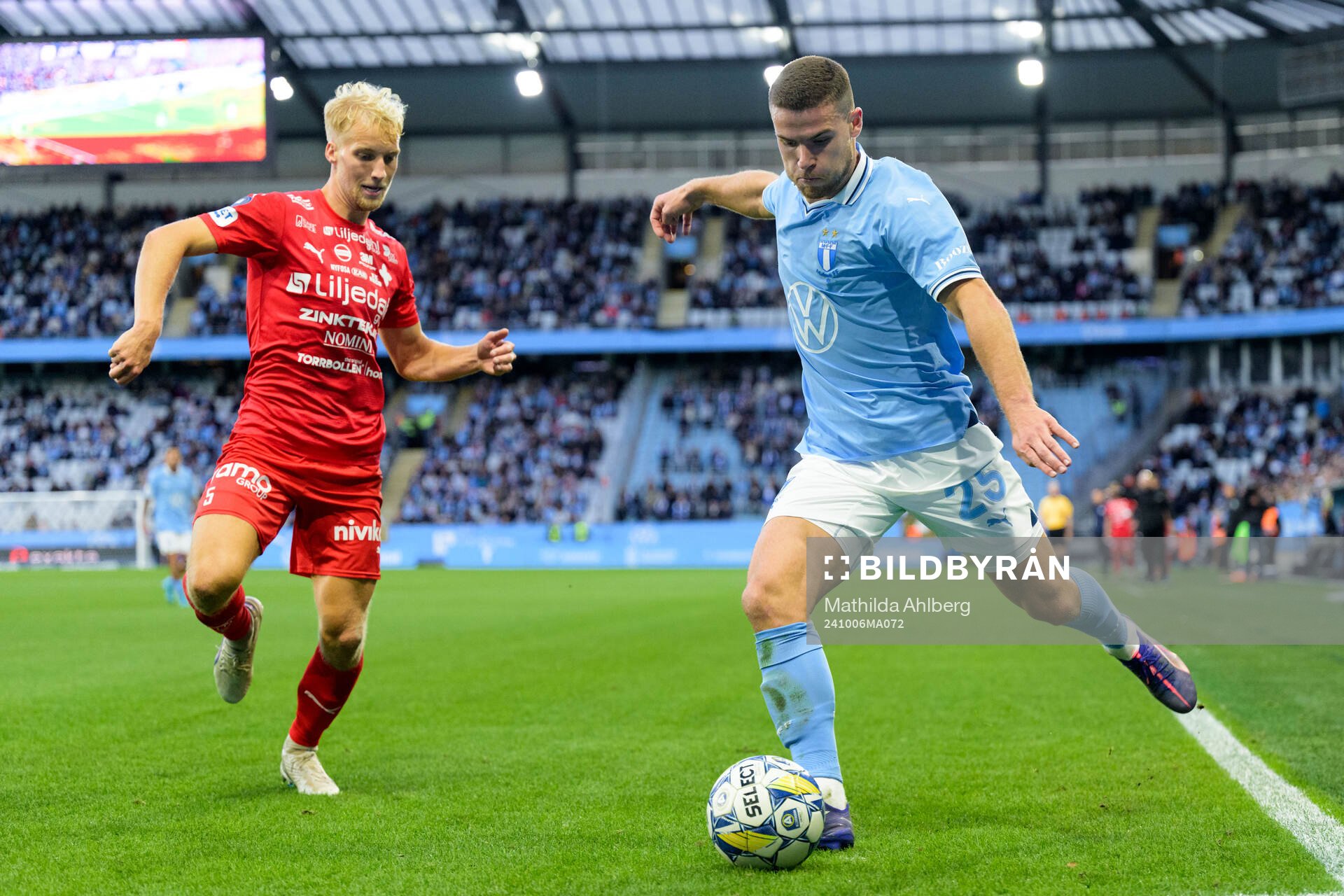 Värnamos Victor Larsson och Malmö FFs Gabriel Busanello