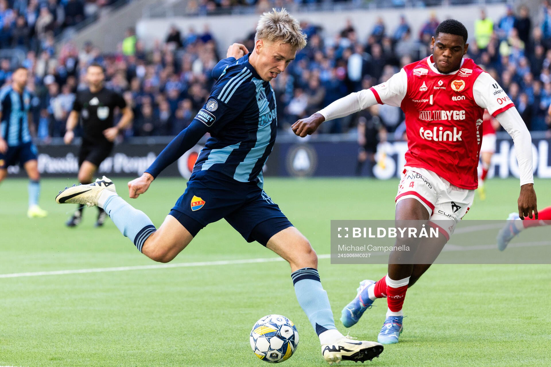 Djurgårdens Santeri Haarala och Kalmars Vince Osuji