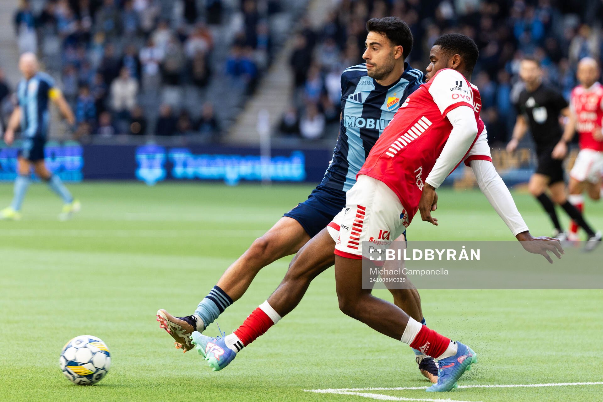 Djurgårdens Deniz Hummet och Kalmars Vince Osuji