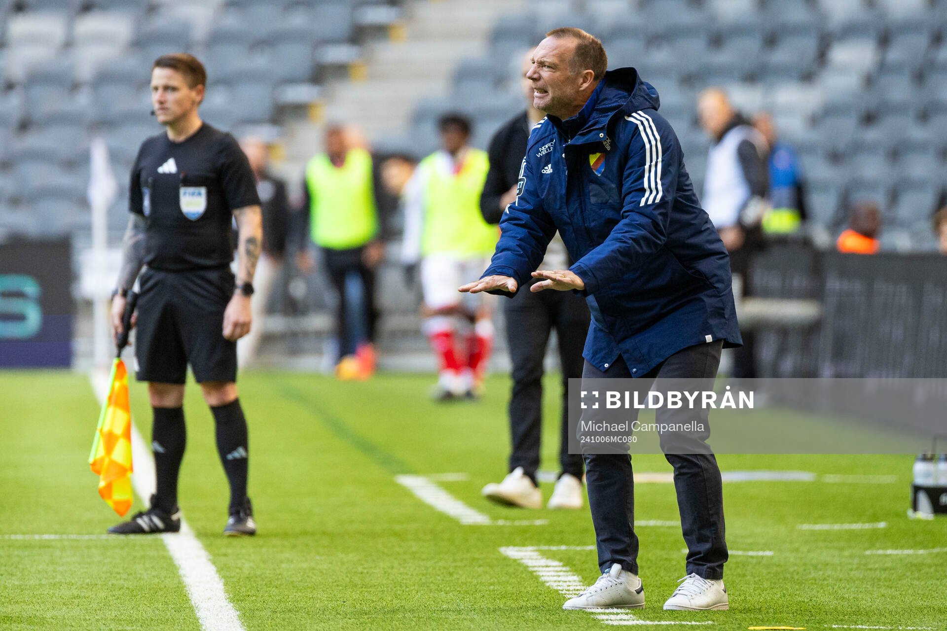 Djurgårdens tränare Kim Bergstrand under fotbollsmatchen i Allsvenskan mellan Djurgården och Kalmar den 6 oktober 2024 i Stockholm. 
