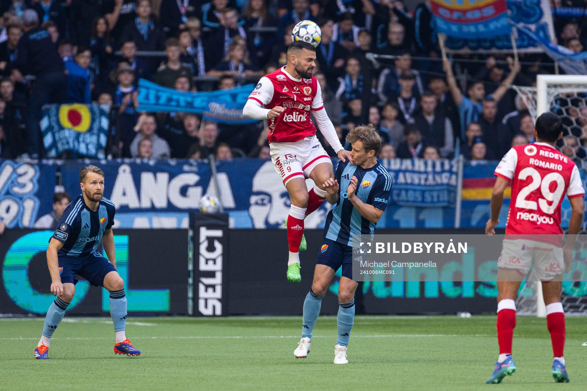 Kalmars Dino Islamovic och Djurgårdens Rasmus Schuller