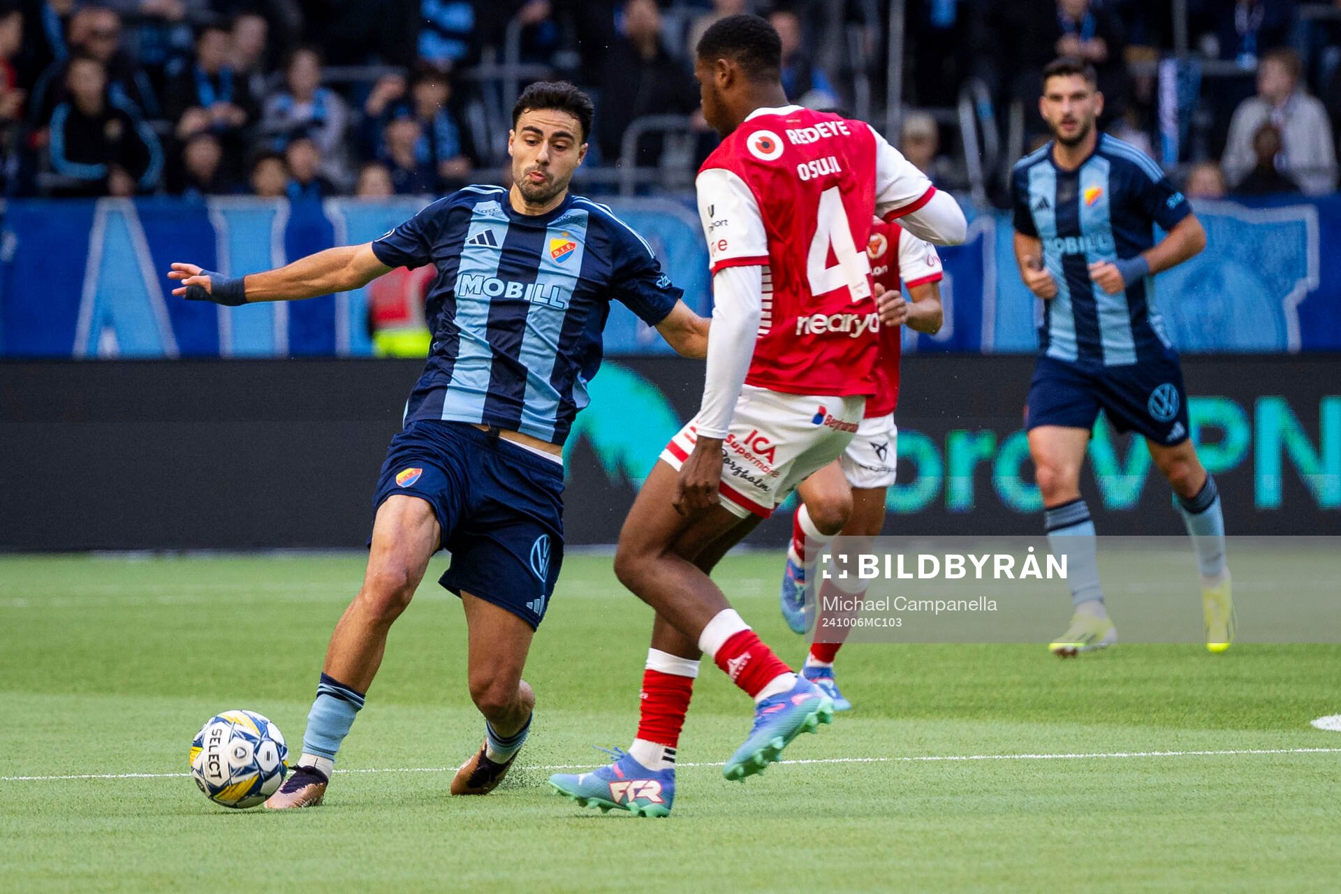 Djurgårdens Deniz Hummet och Kalmars Vince Osuji
