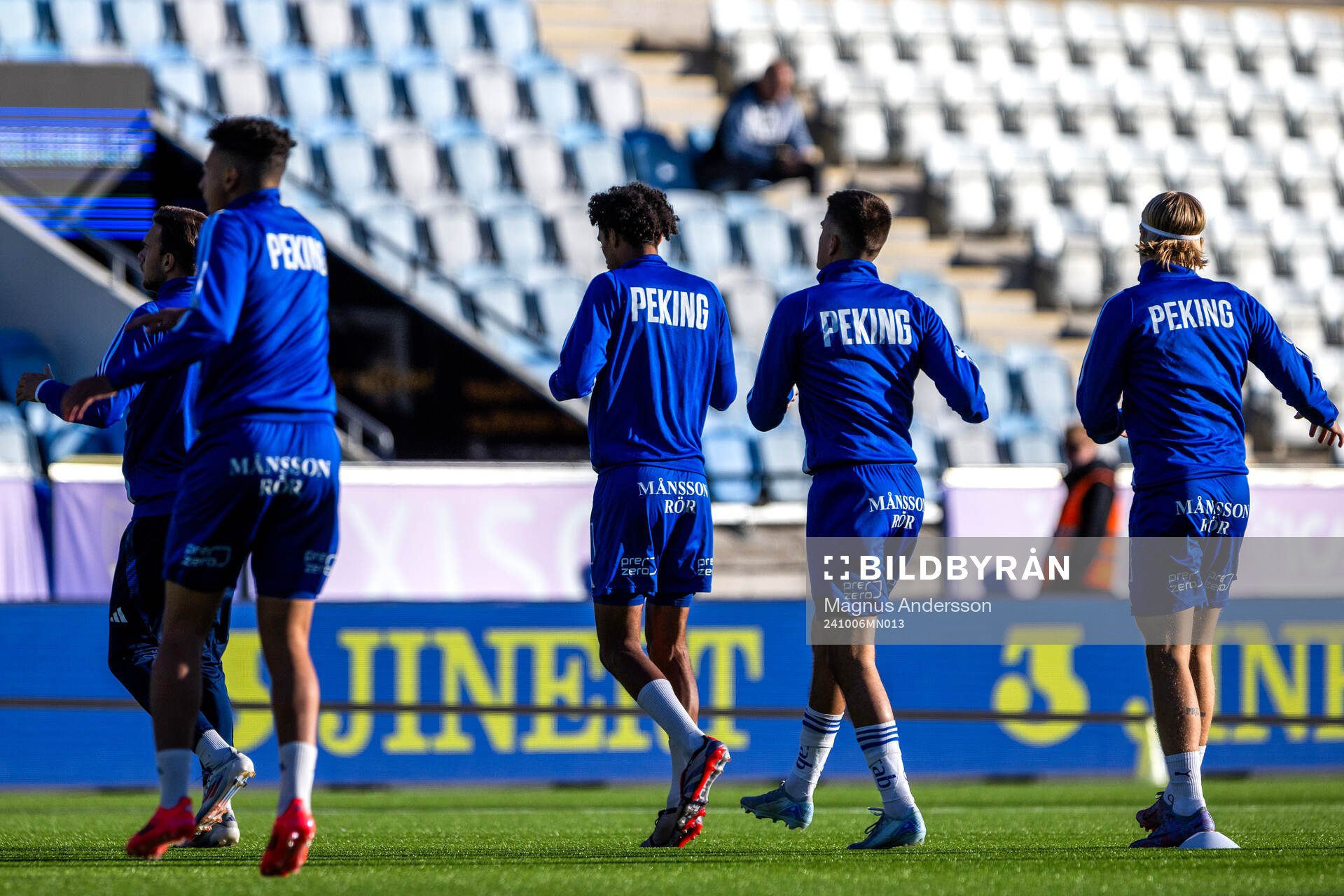 IFK Norrköpings spelare på uppvärmningen