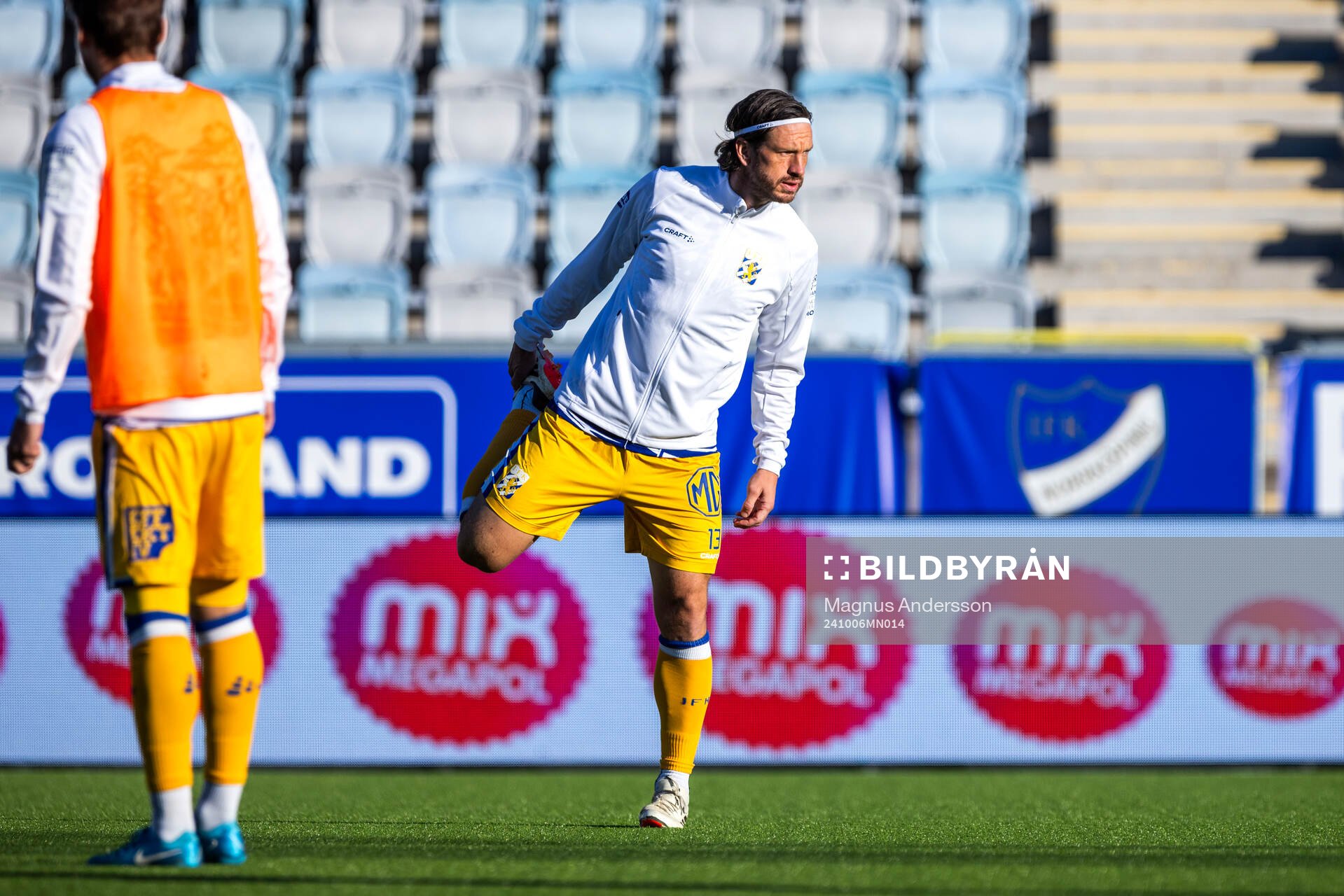 IFK Göteborgs Gustav Svensson på uppvärmningen