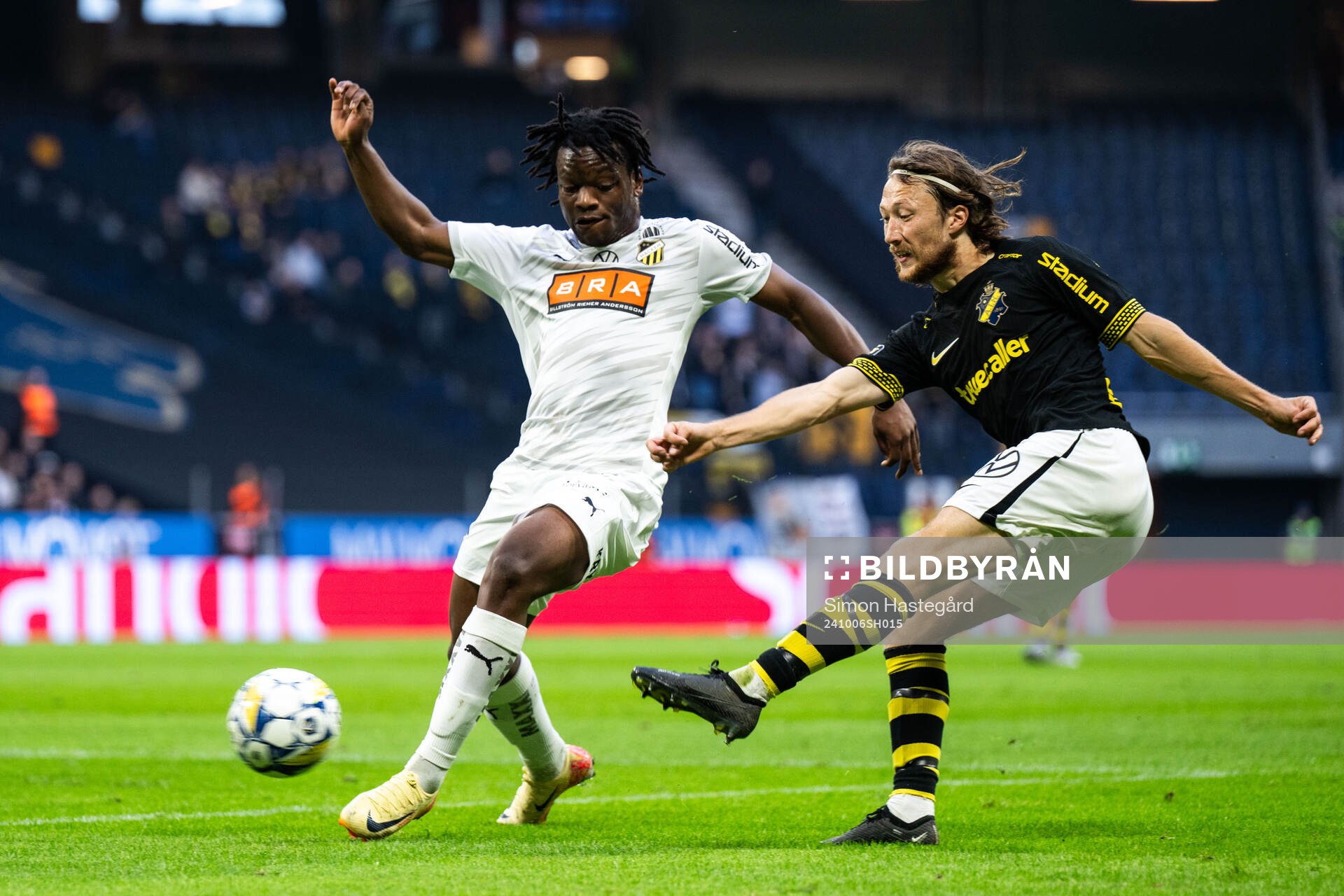 Häckens Jeremy Agbonifo och AIKs Axel Björnström