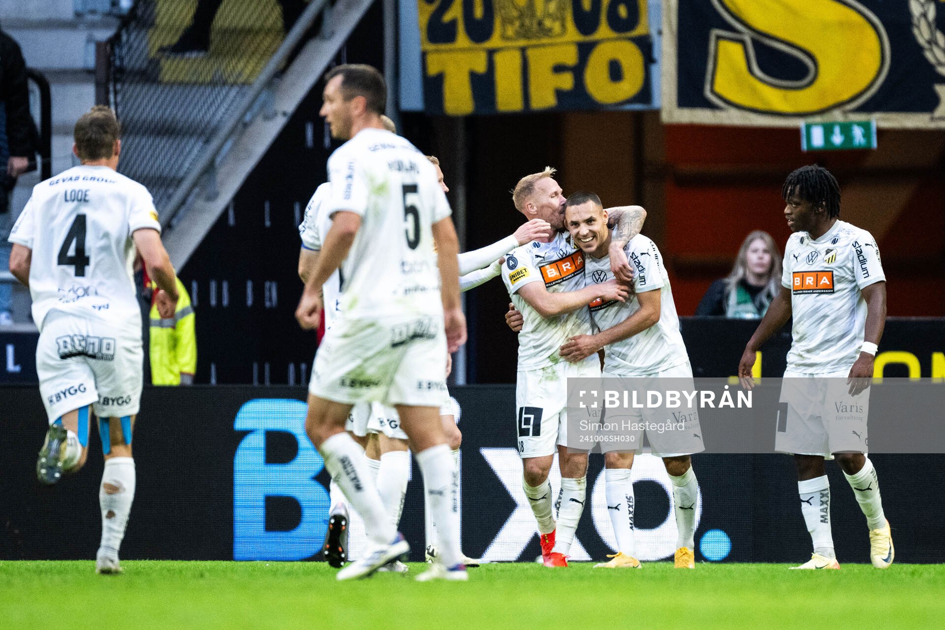Häckens Mikkel Rygaard Jensen och Ali Youssef jublar
