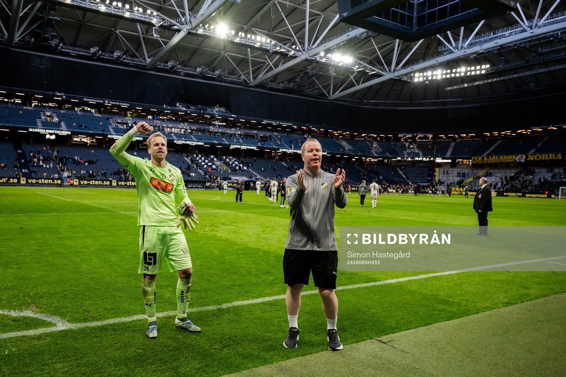 Häckens målvakt Peter Abrahamsson jublar