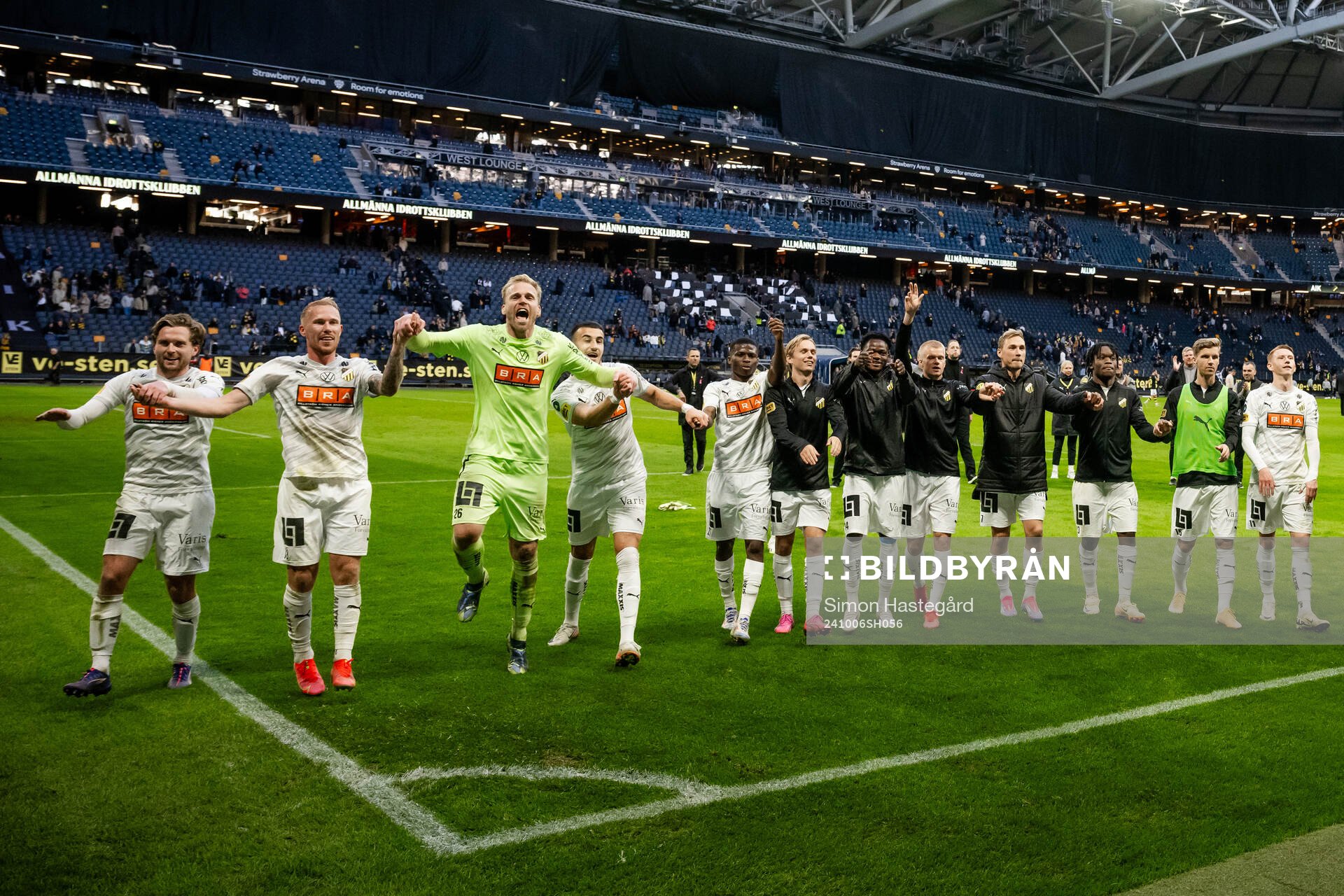 Häckens spelare jublar