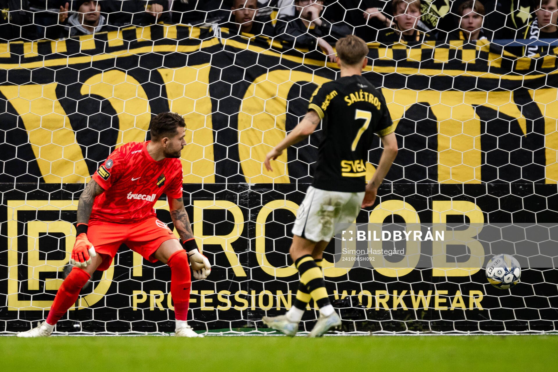 AIKs målvakt Kristoffer Nordfeldt deppar vid Häckens 0-1