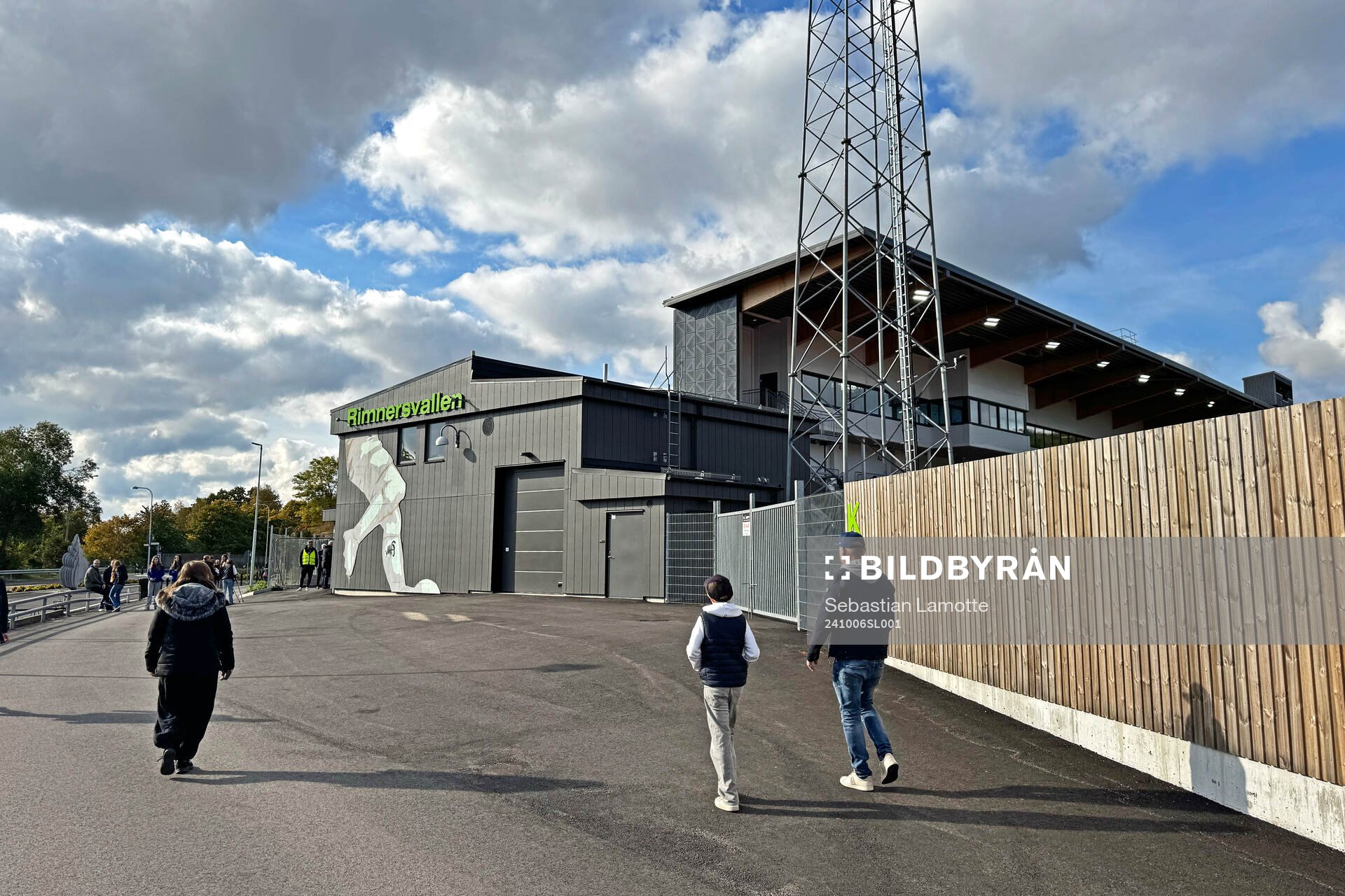 Utanför arenan innan fotbollsmatchen i Superettan mellan