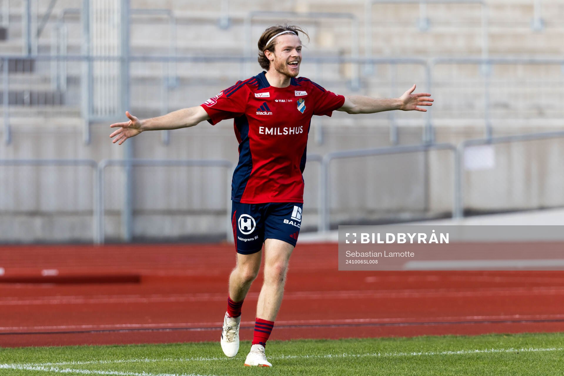 Östers Daniel Ljung jublar