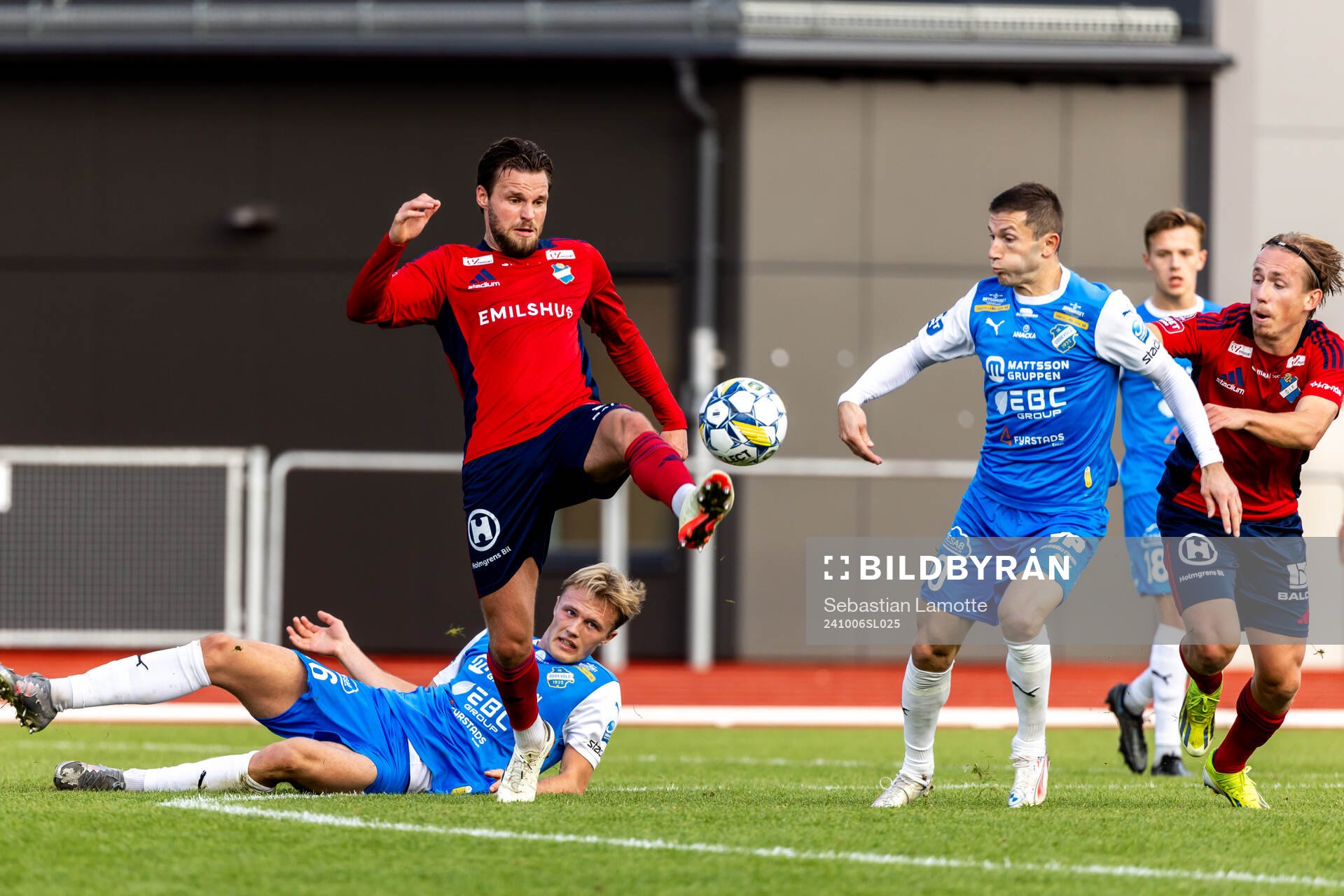 Östers Niklas Söderberg och IK Oddevolds Liridon Kalludra