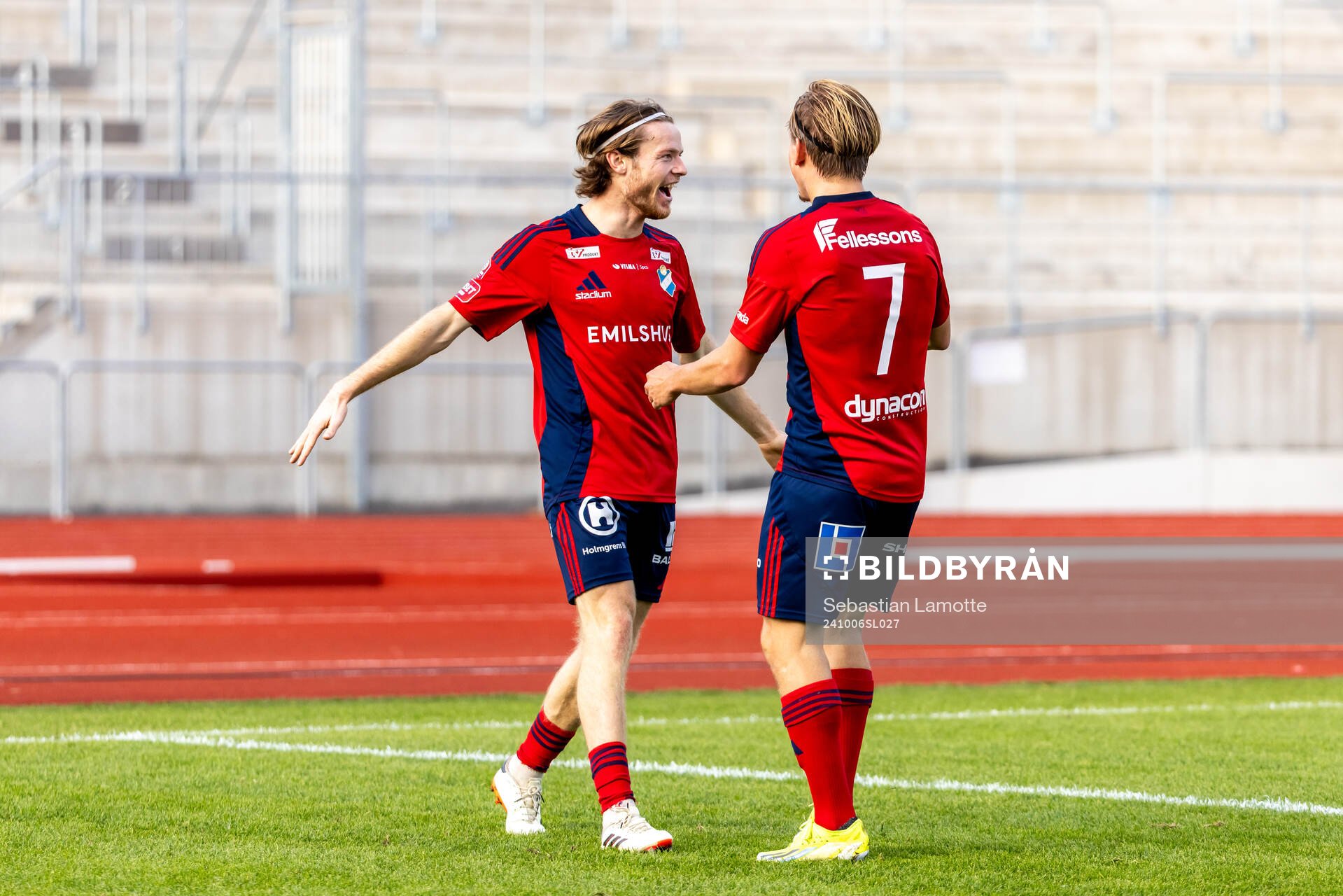 Östers Daniel Ljung har gjort 0-1 och jublar