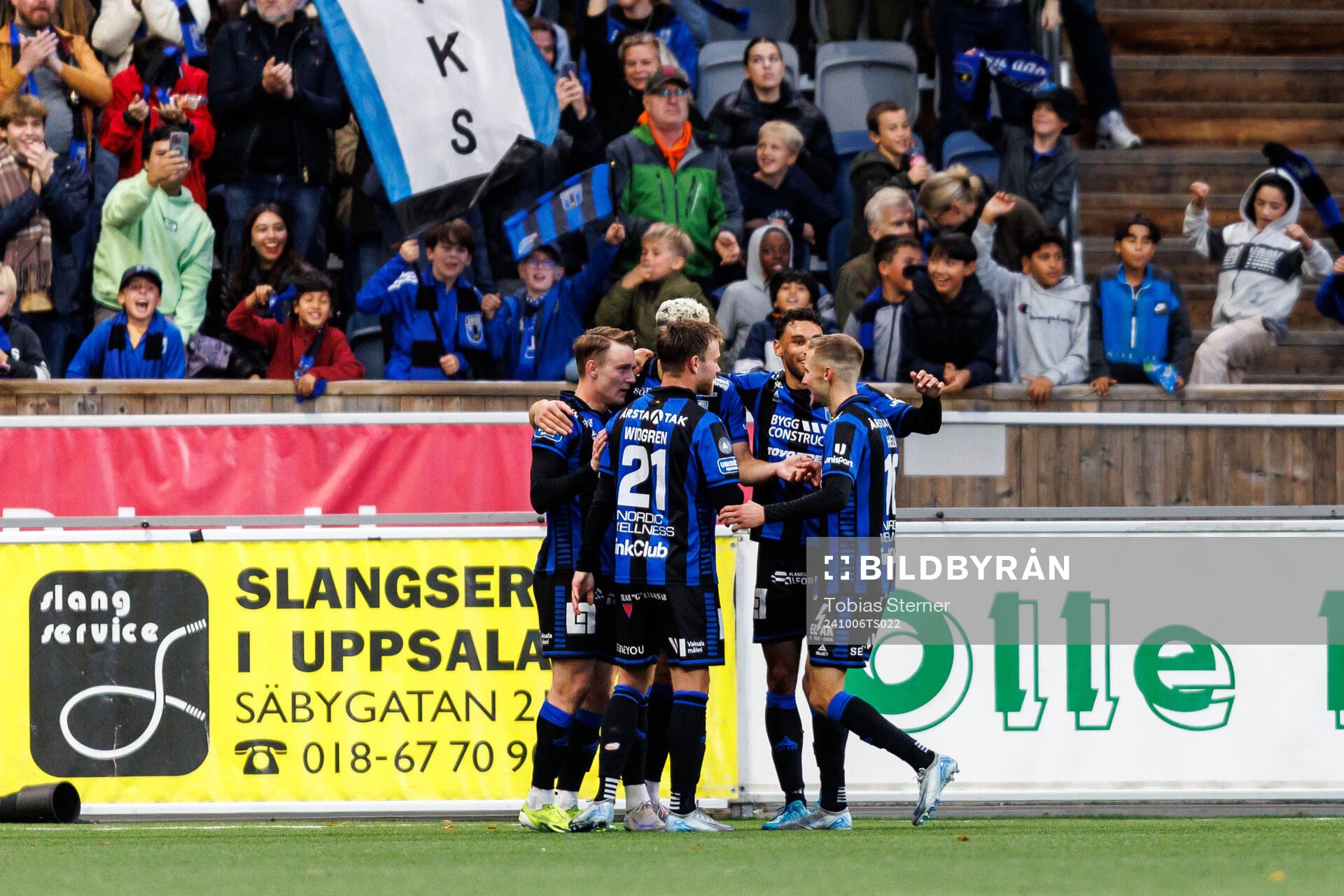 Sirius Noel Milleskog jublar med lagkamrater