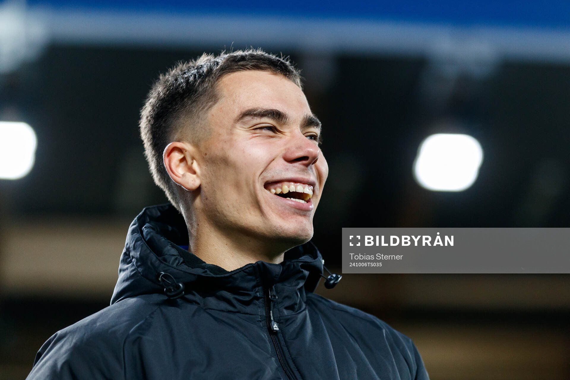 Sirius Leo Walta jublar efter fotbollsmatchen i Allsvenskan mellan Sirius och Elfsborg den 6 oktober 2024 i Uppsala. 