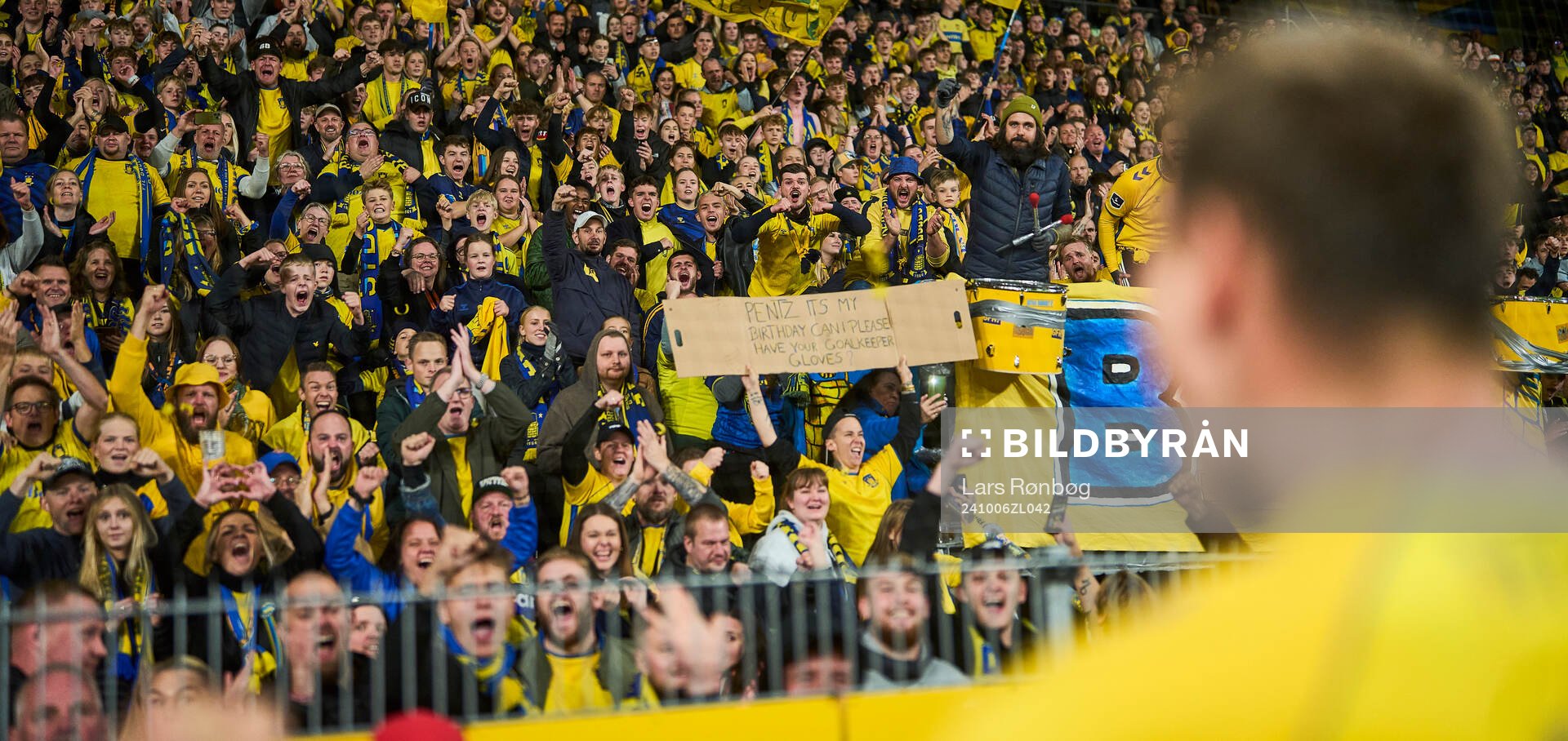BRONDBY, DENMARK - OCTOBER 06: Fans and Mileta Rajovic of