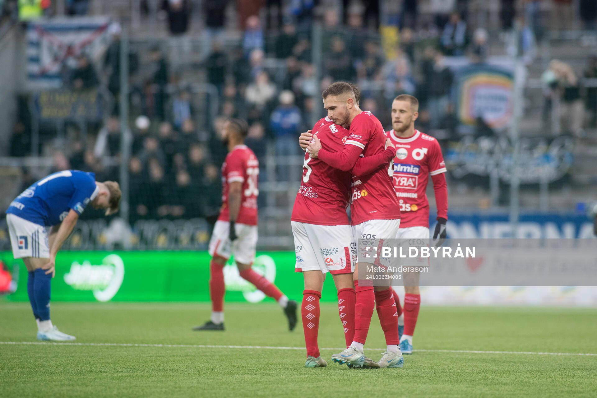 Degerfors Christos Gravius jublar efter fotbollsmatchen i Superettan mellan GIF Sundsvall och Degerfors den 6 oktober 2024 i Sundsvall.