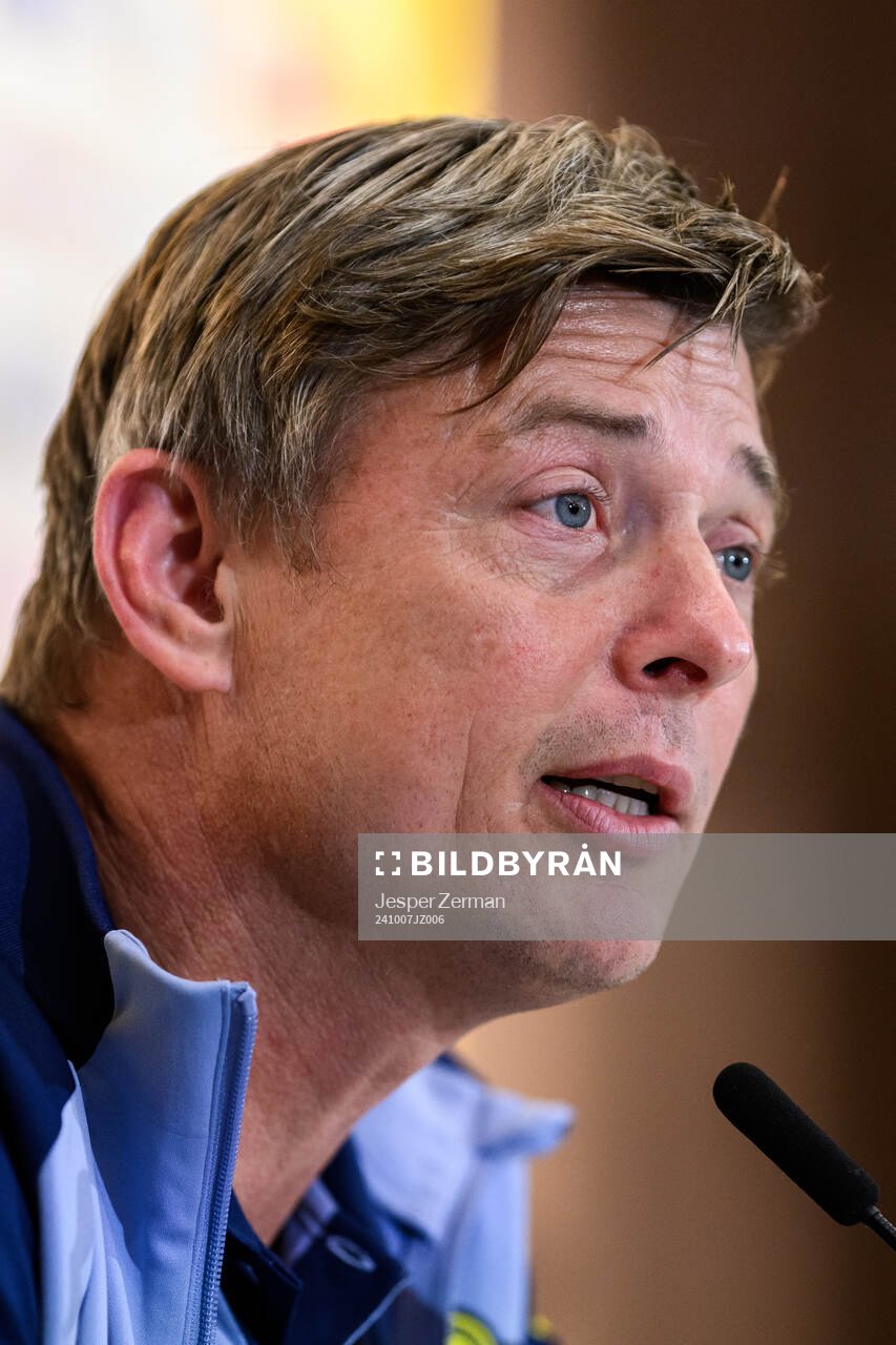 Head coach Jon Dahl Tomasson of the Swedish men's football