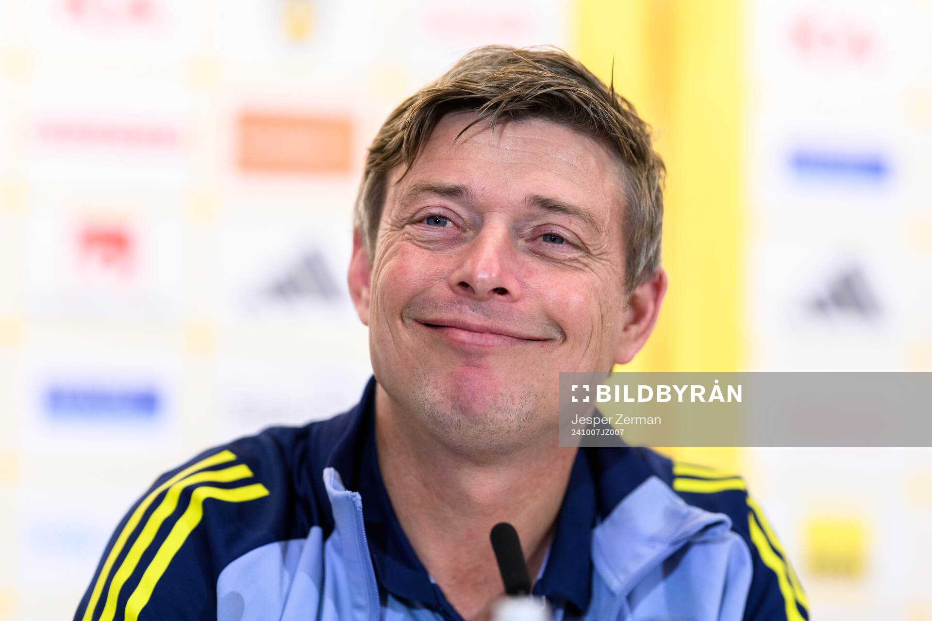 Head coach Jon Dahl Tomasson of the Swedish men's football