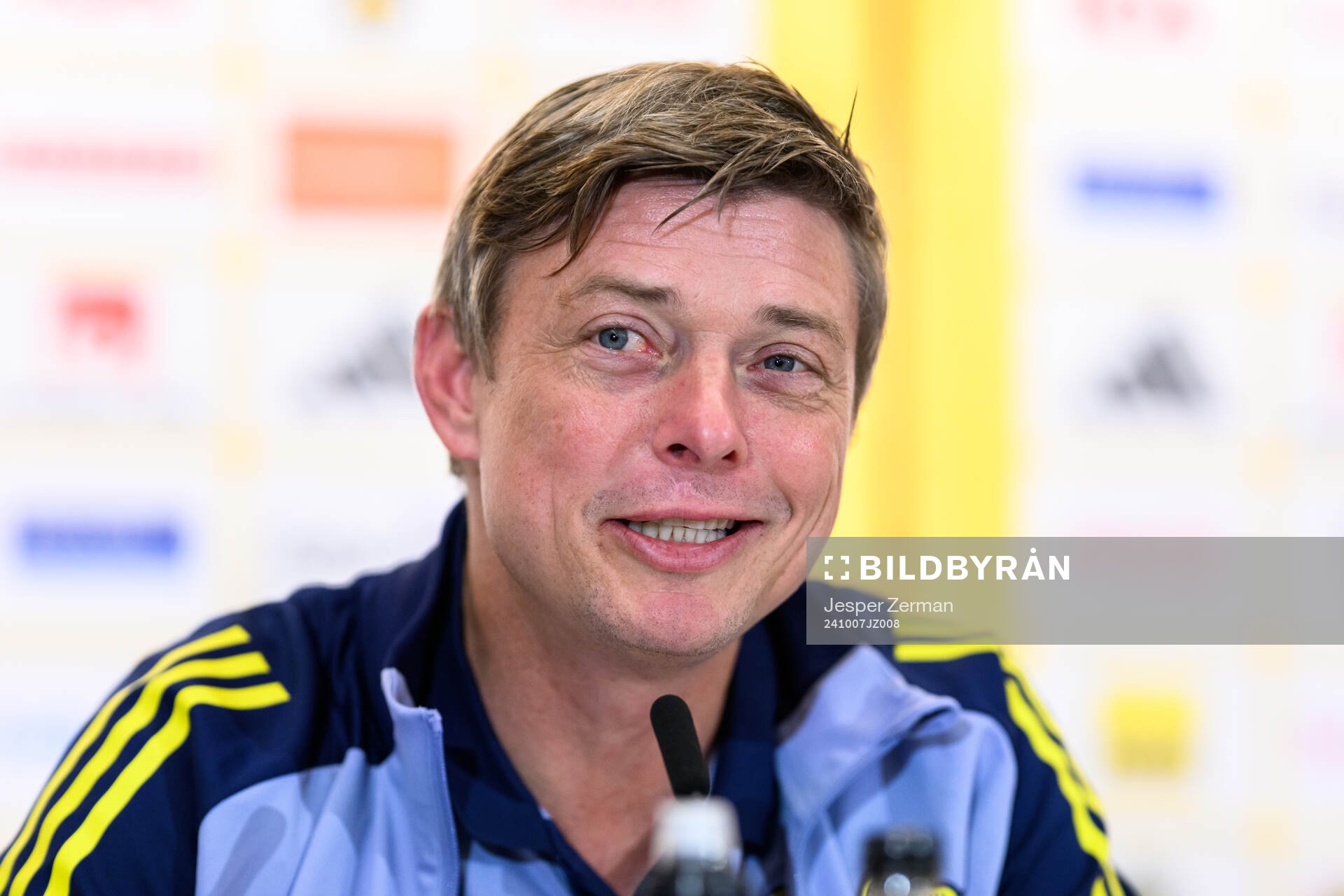 Head coach Jon Dahl Tomasson of the Swedish men's football