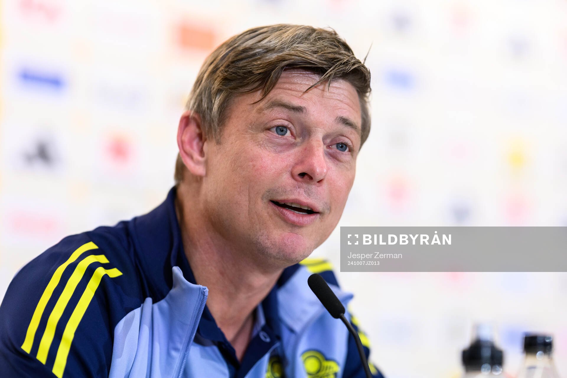 Head coach Jon Dahl Tomasson of the Swedish men's football