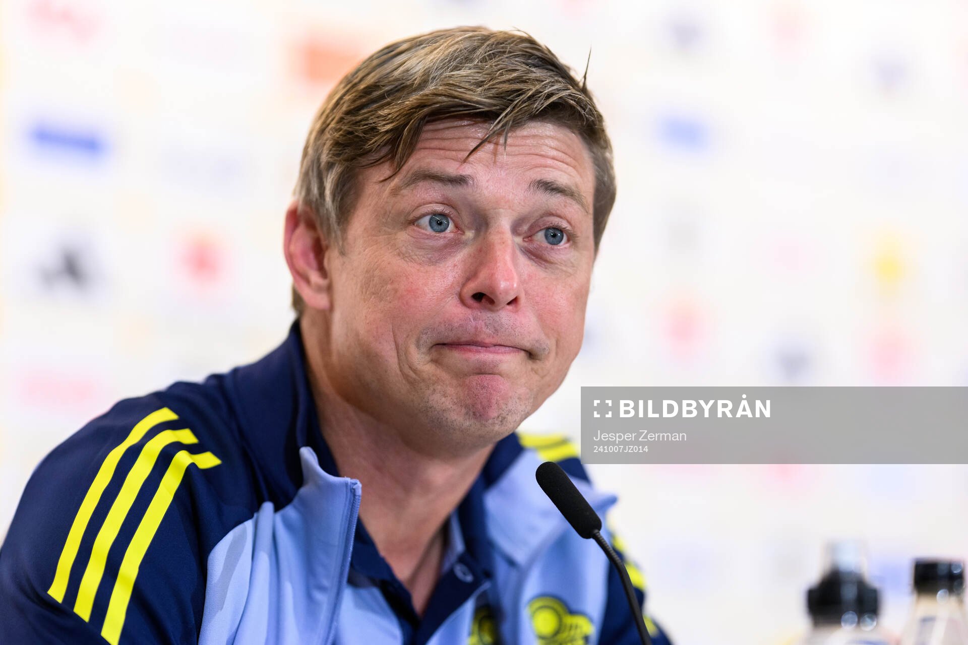 Head coach Jon Dahl Tomasson of the Swedish men's football