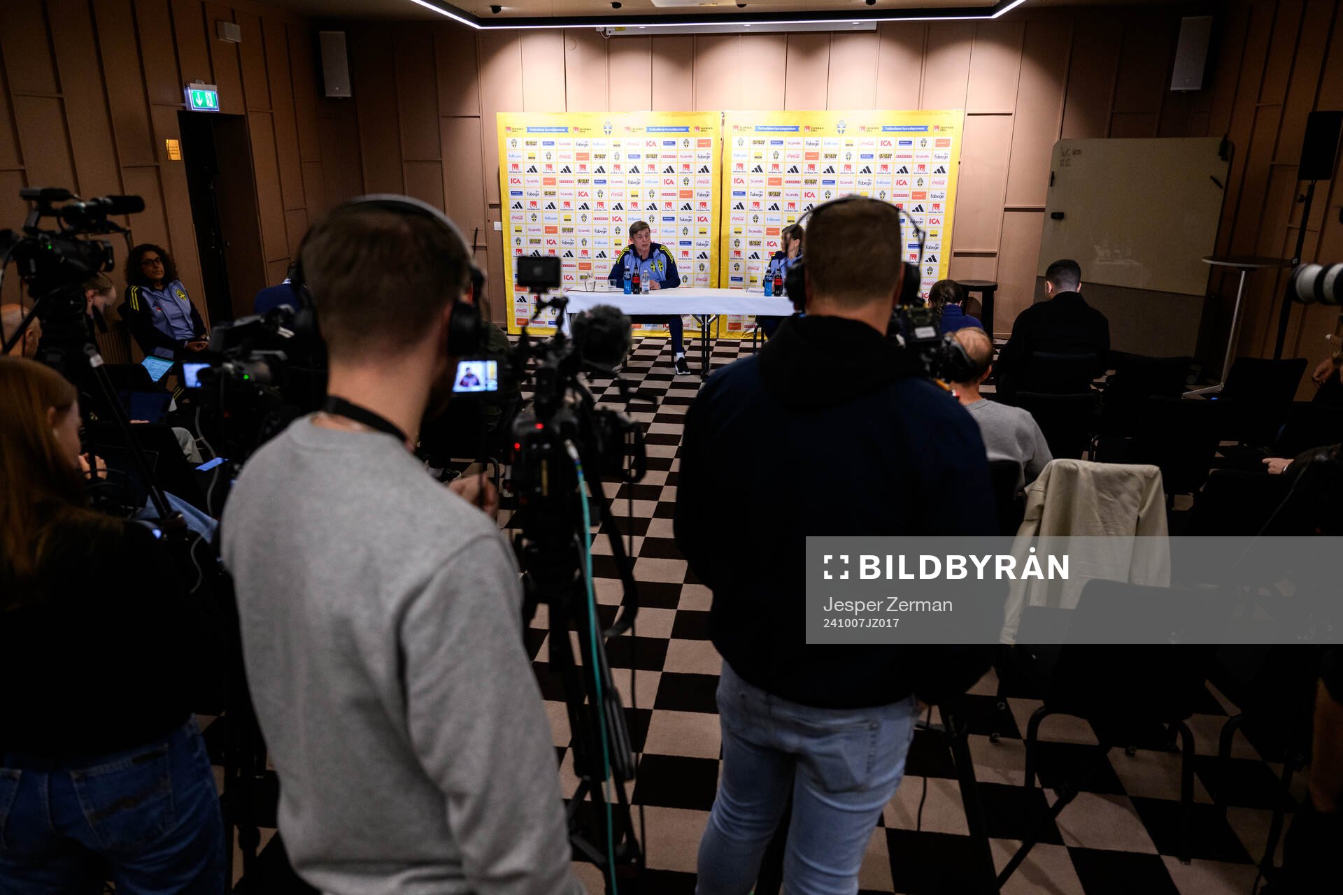 Head coach Jon Dahl Tomasson of the Swedish men's football