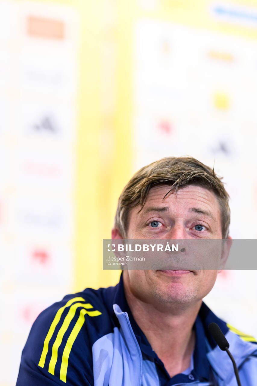 Head coach Jon Dahl Tomasson of the Swedish men's football