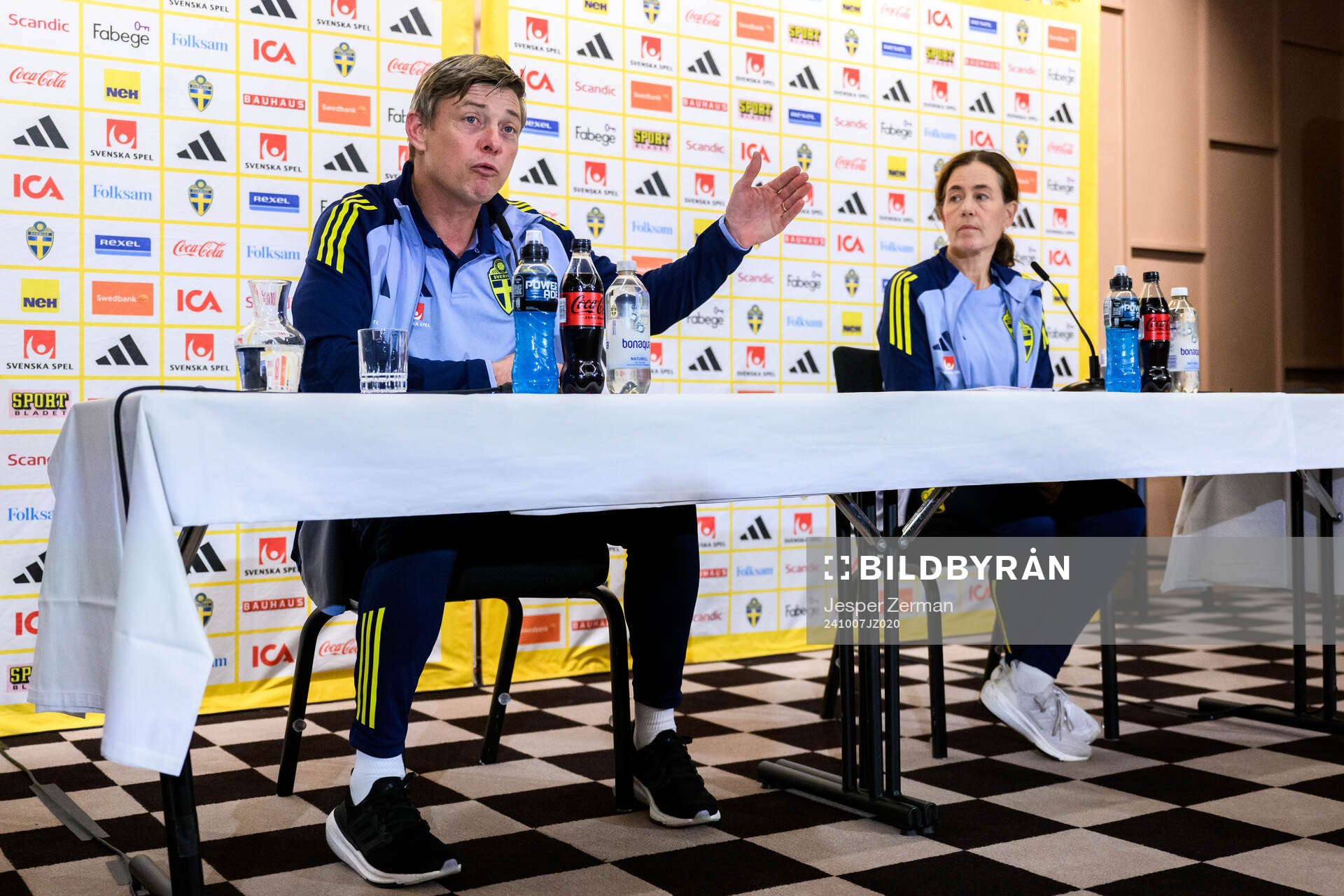 Head coach Jon Dahl Tomasson press officer Petra Thorén of