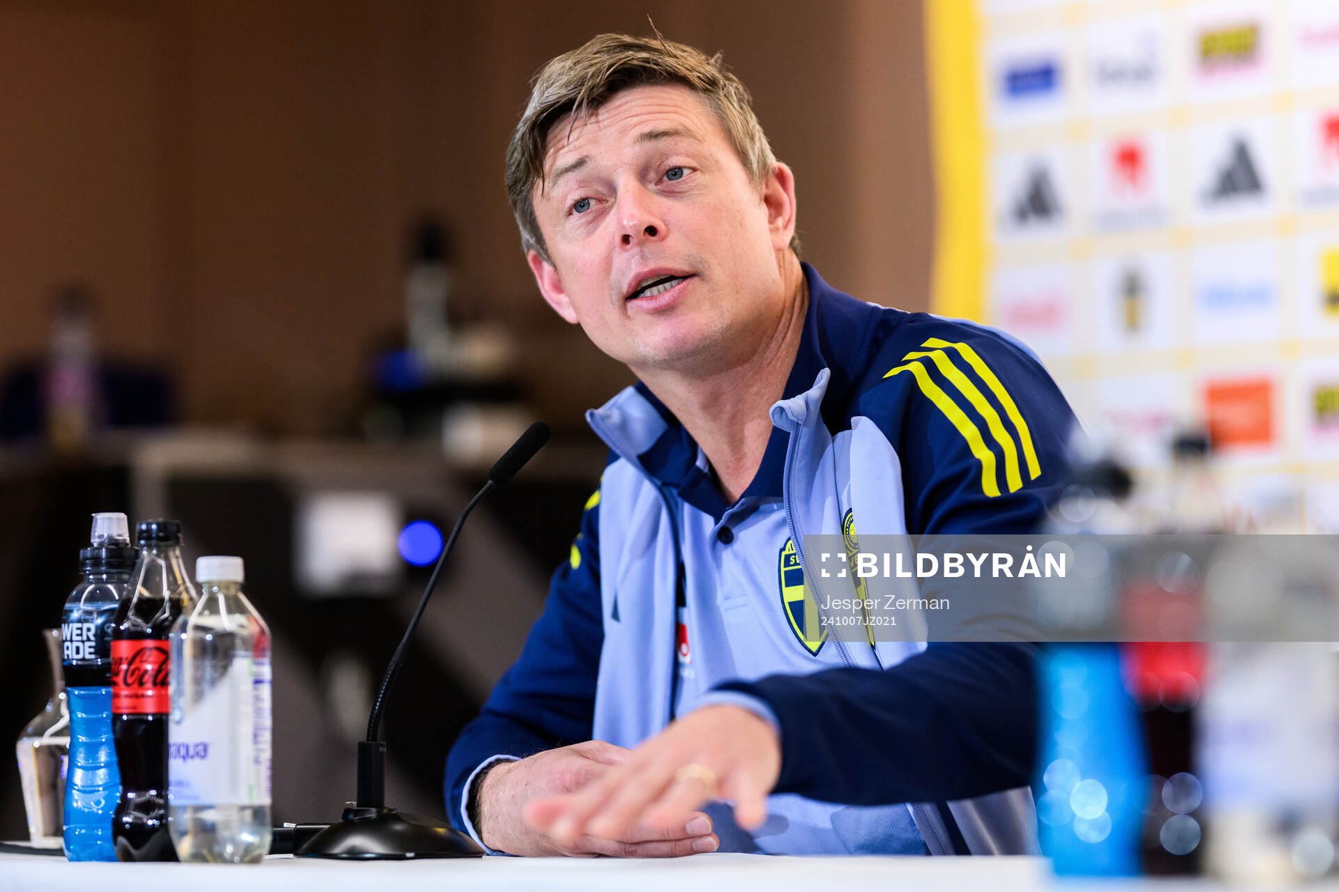 Head coach Jon Dahl Tomasson of the Swedish men's football