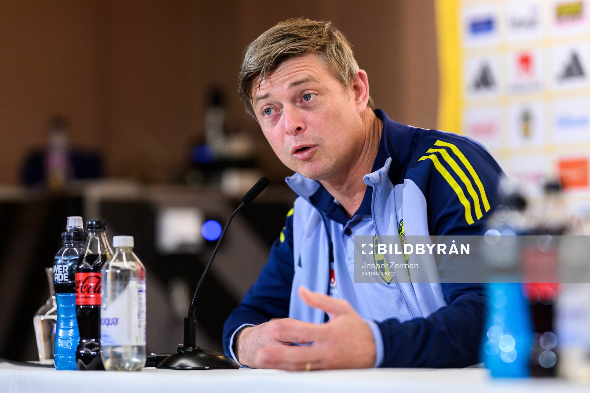 Head coach Jon Dahl Tomasson of the Swedish men's football
