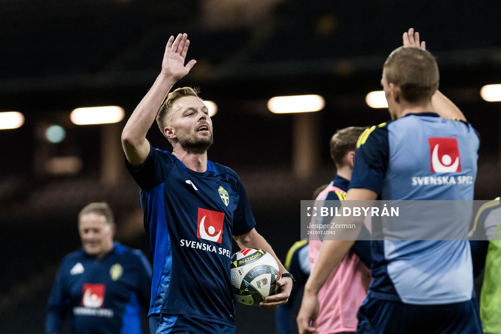 Assistant coach Sebastian Larsson and Ludwig Augustinsson