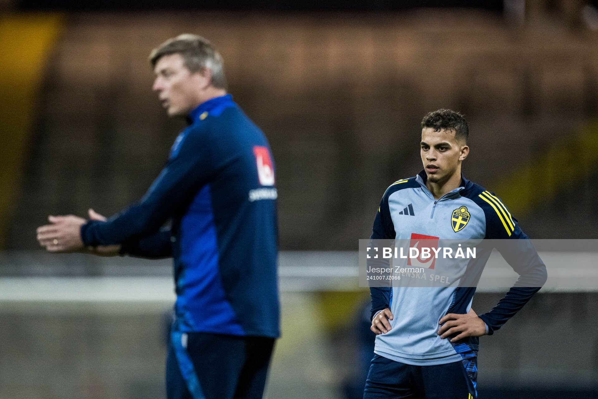 Head coach Jon Dahl Tomasson and Yasin Ayari of the Swedish