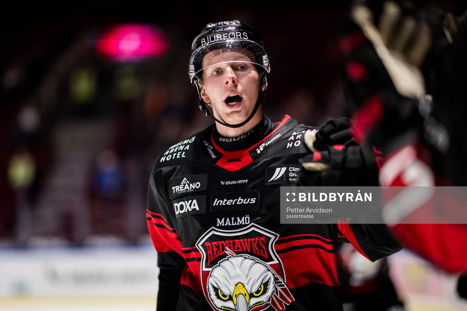 Malmö Redhawks Otto Stenberg jublar