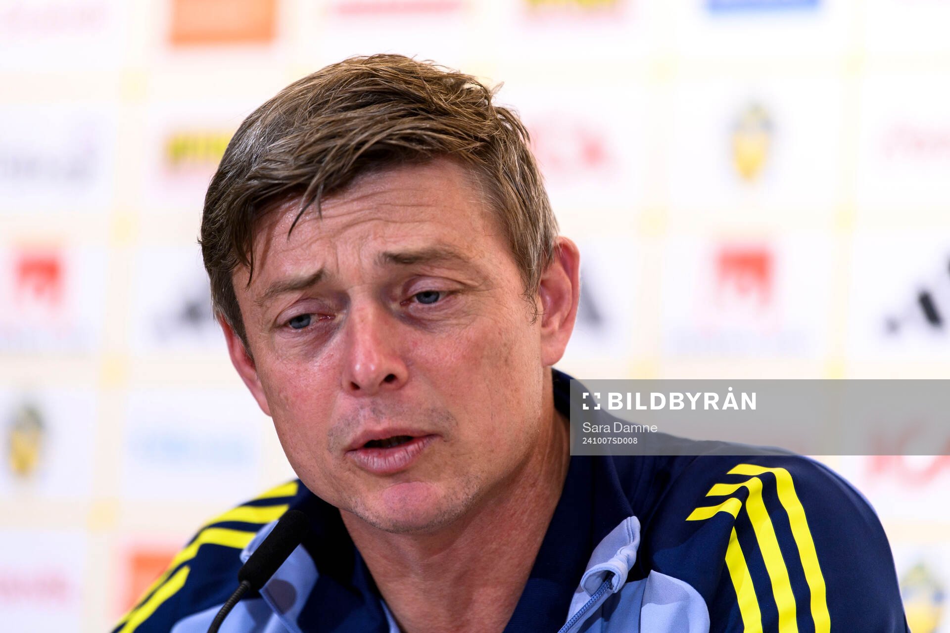 Head coach Jon Dahl Tomasson of the Swedish men's football