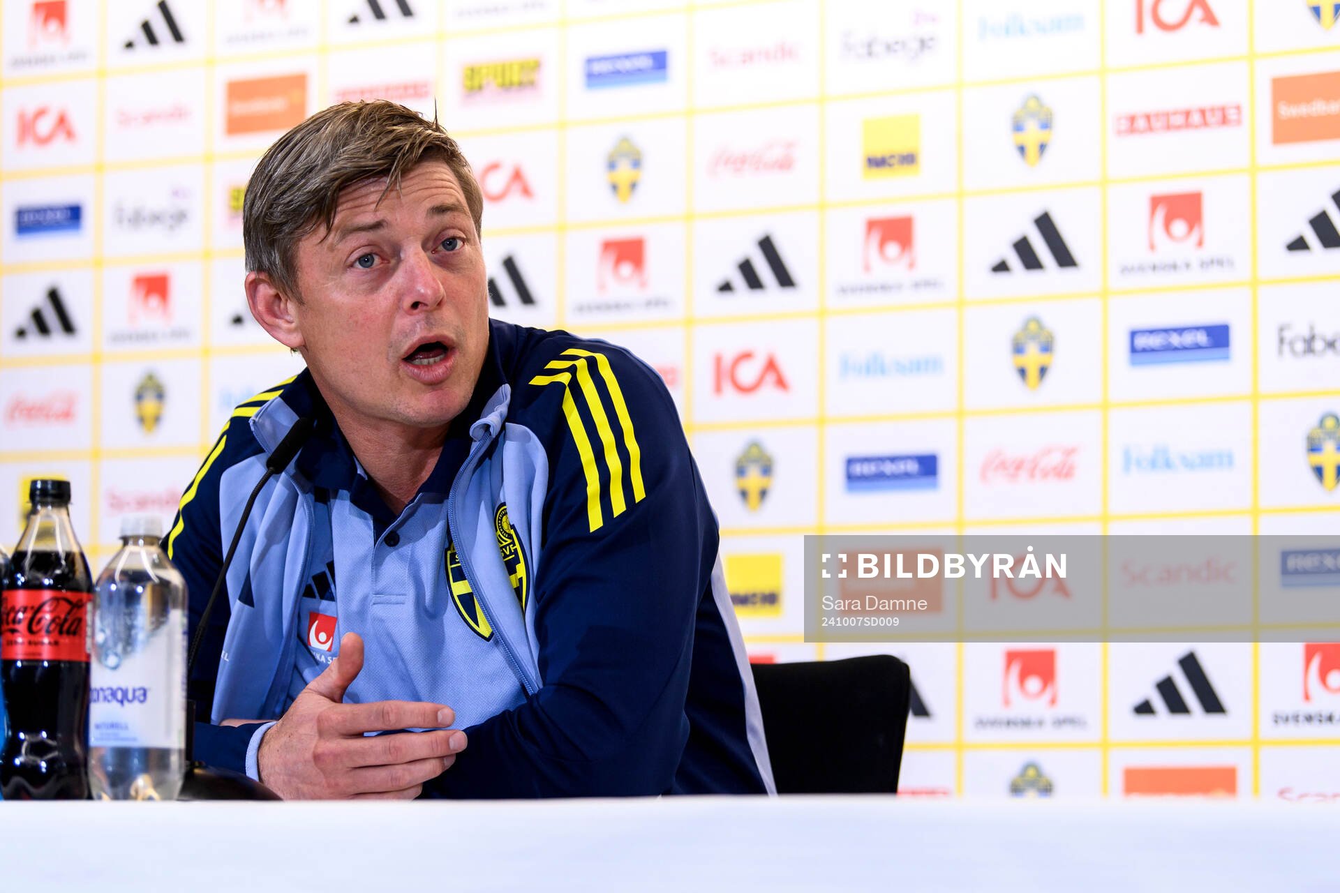 Head coach Jon Dahl Tomasson of the Swedish men's football