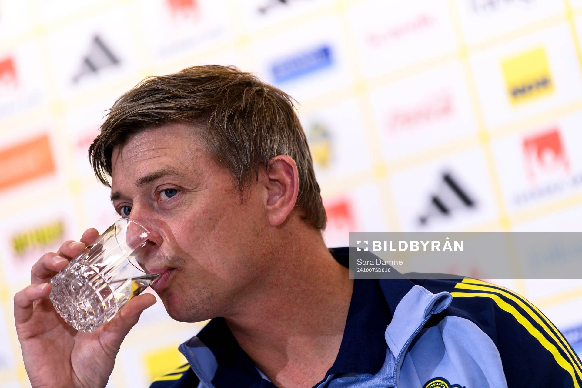 Head coach Jon Dahl Tomasson of the Swedish men's football