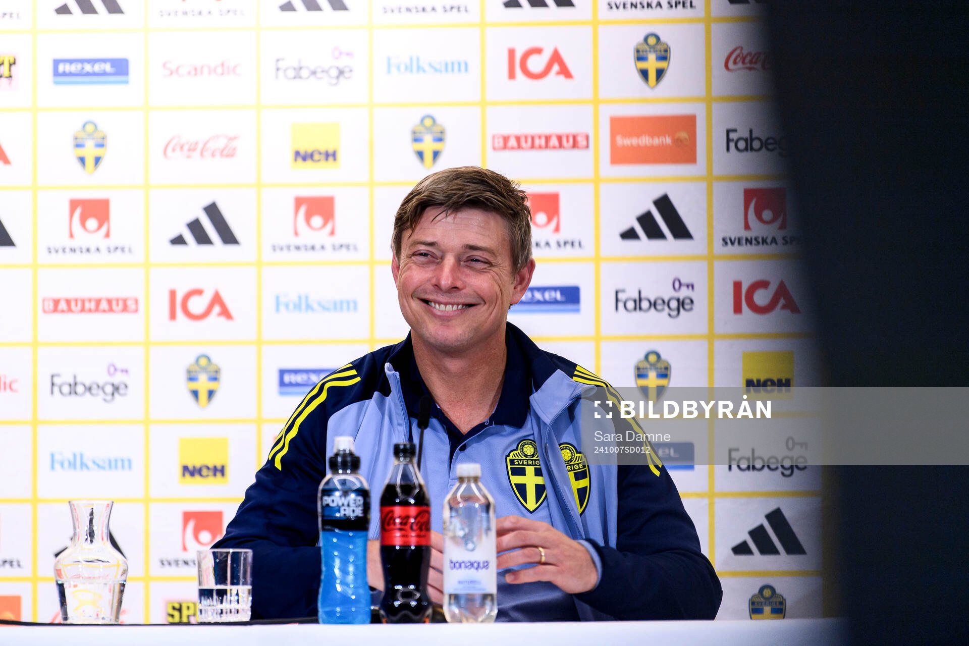 Head coach Jon Dahl Tomasson of the Swedish men's football