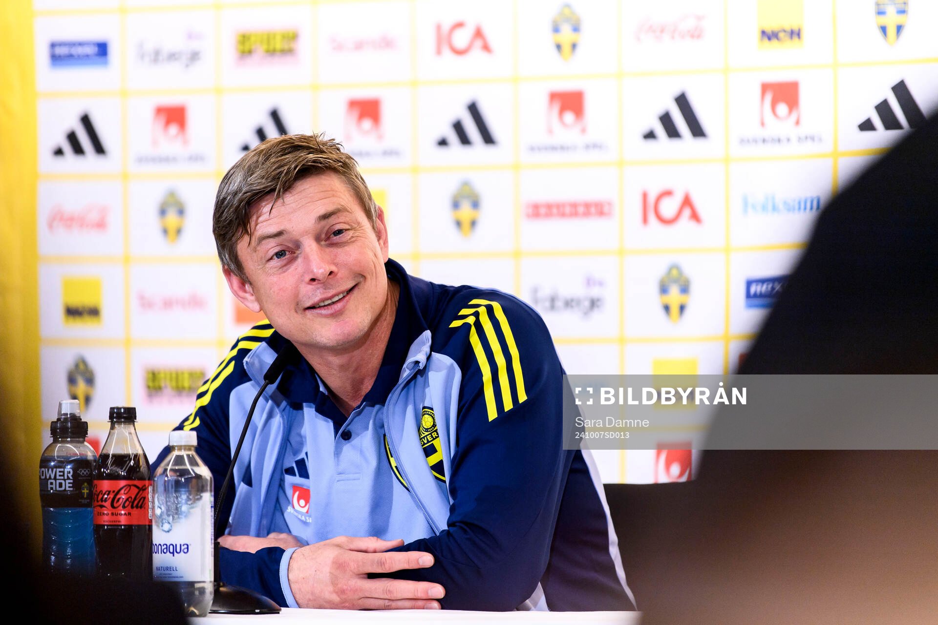 Head coach Jon Dahl Tomasson of the Swedish men's football
