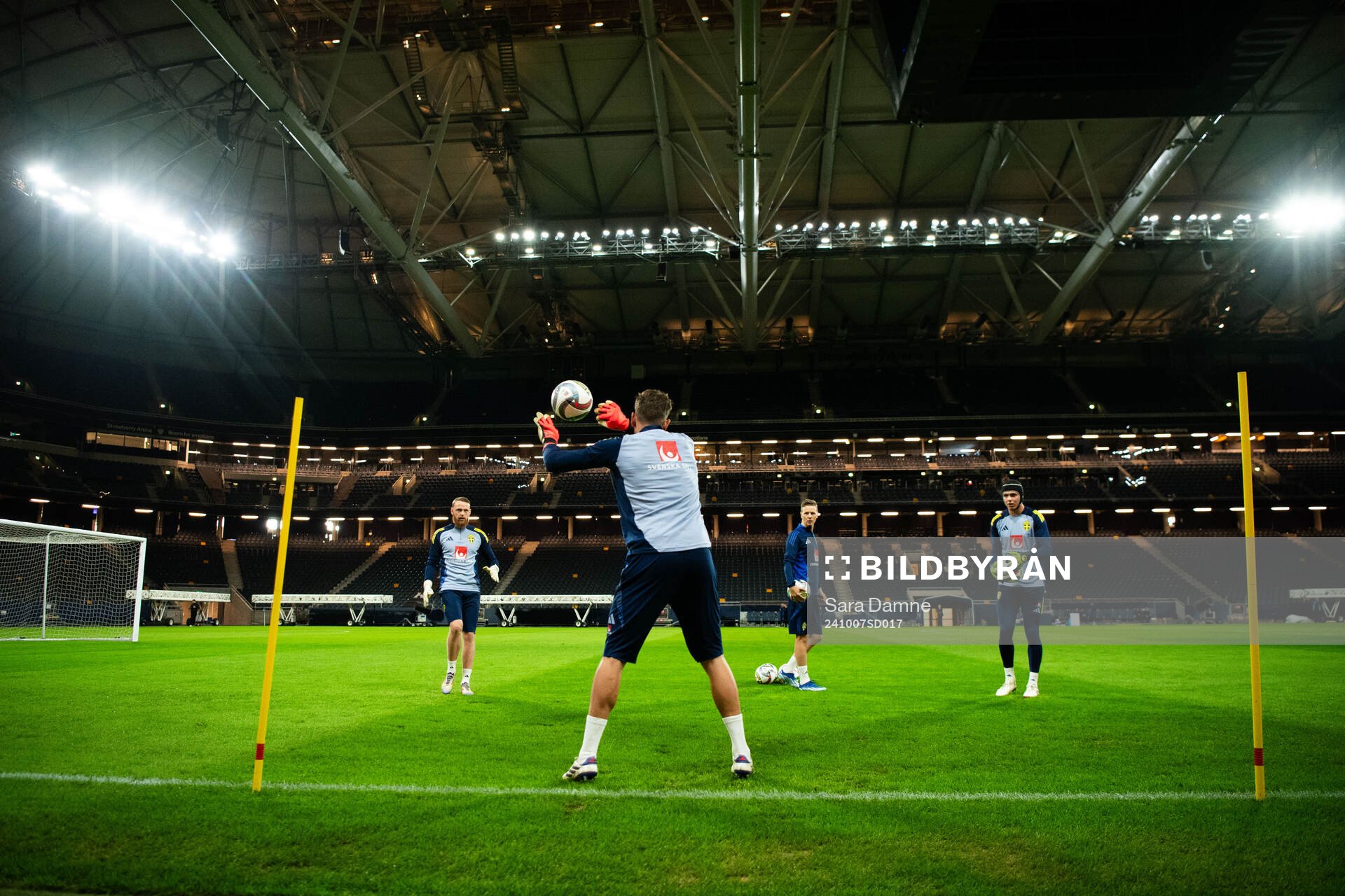Goalkeeper Viktor Johansson, goalkeeper Kristoffer