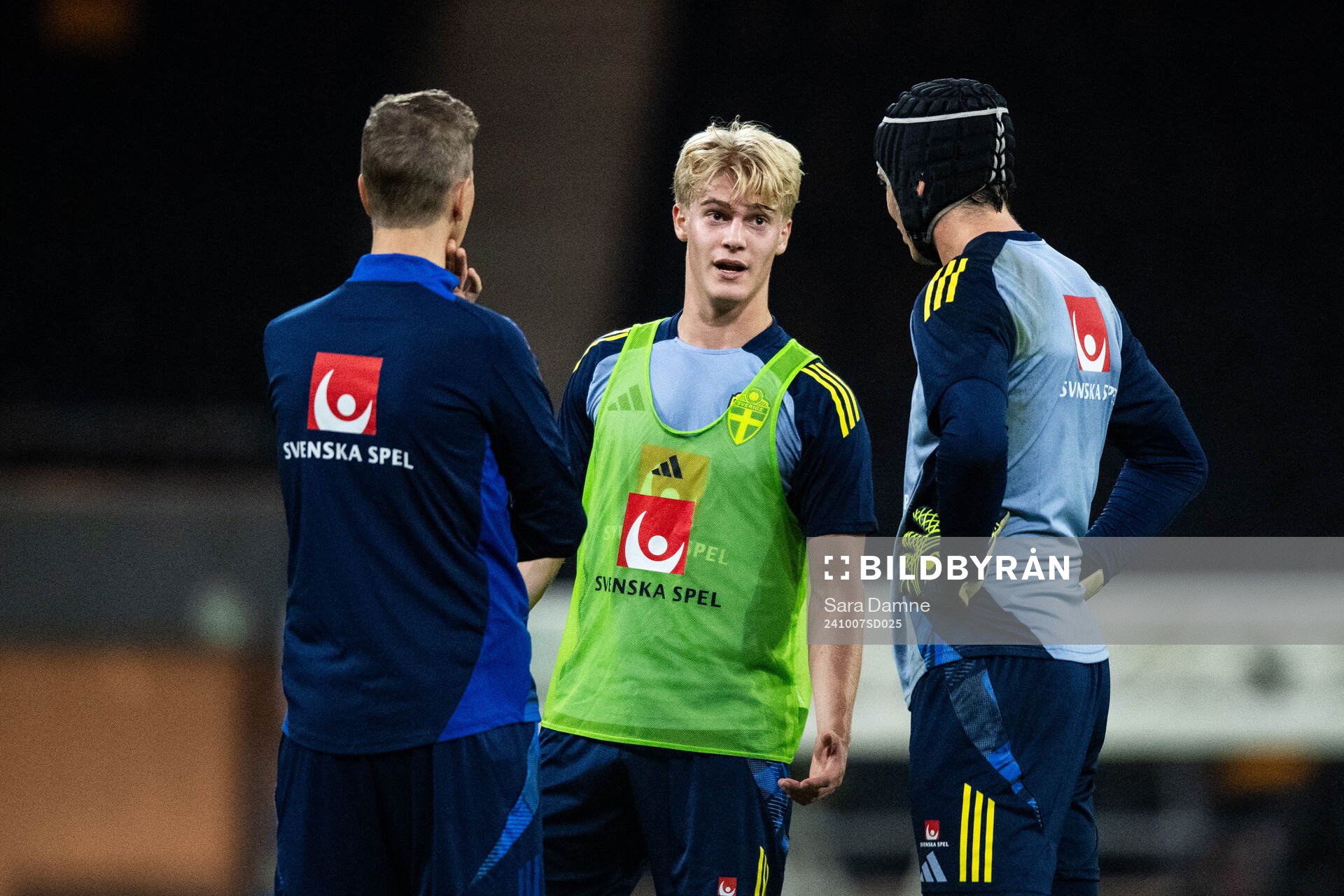 Goalkeeper coach Maths Elfvendal, Lucas Bergvall and