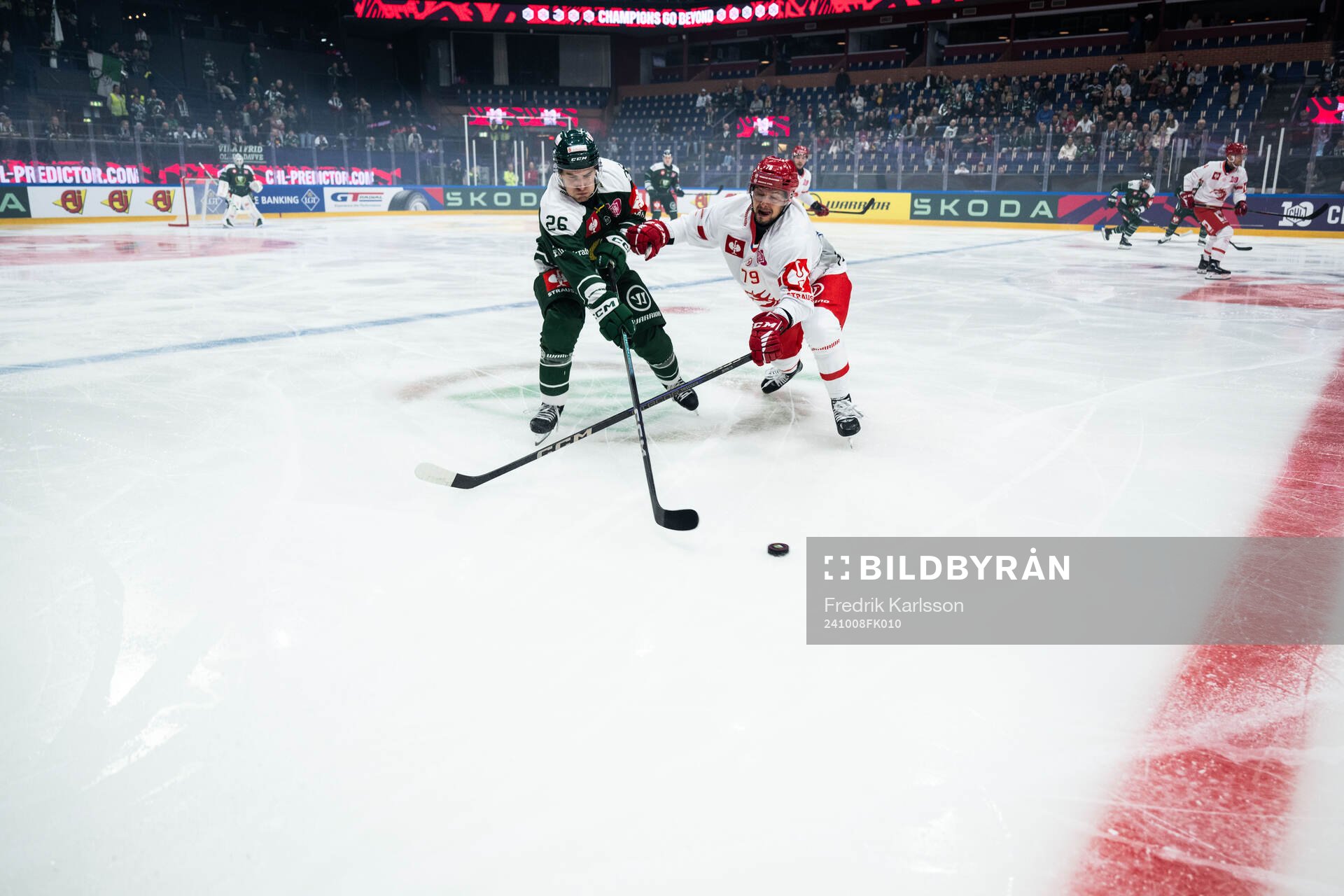 Joel Nyström of Färjestad and Libor Hudacek of Ocelari
